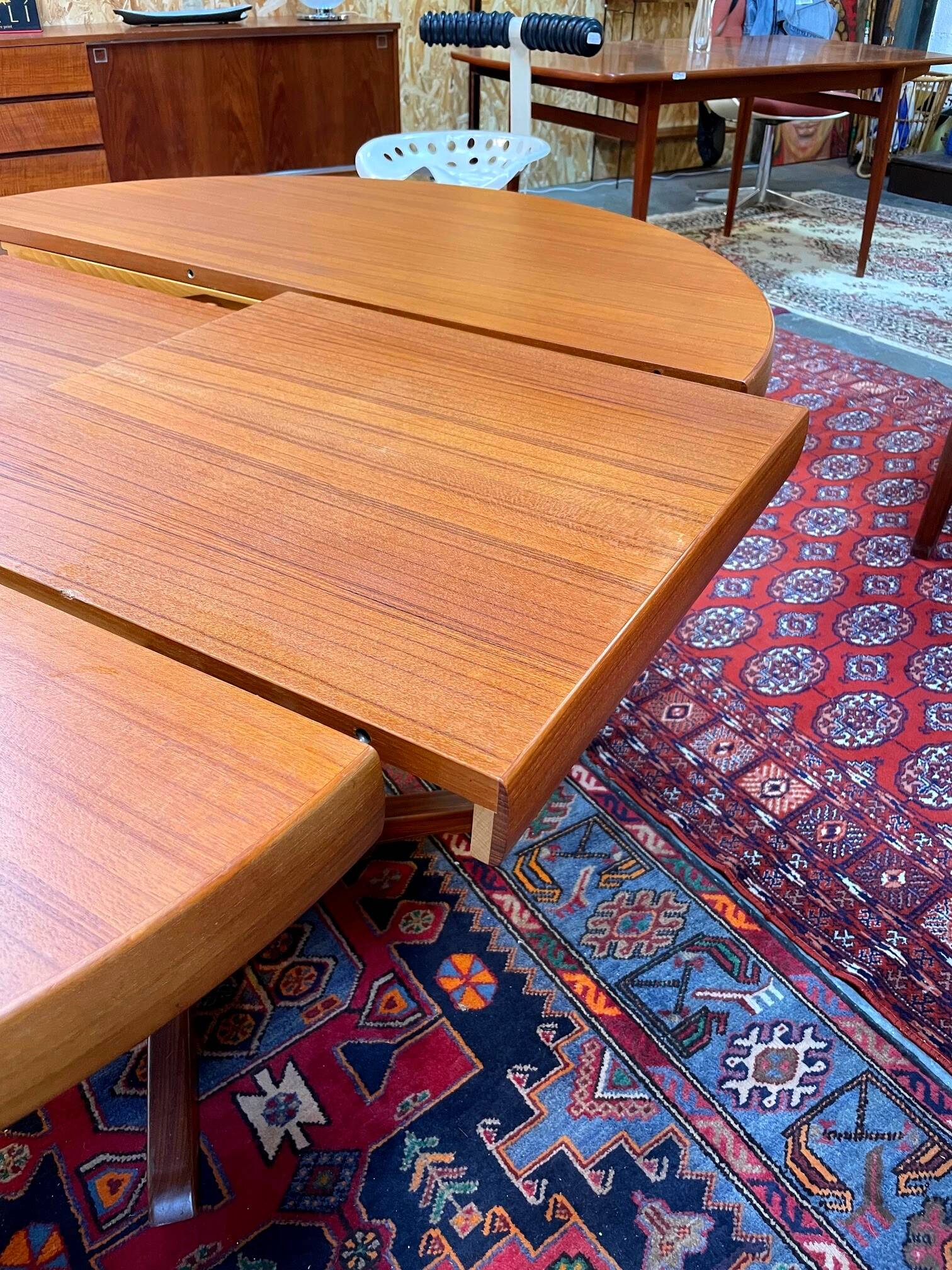 Baumann round teak table, vintage 1970s, Roche Bobois