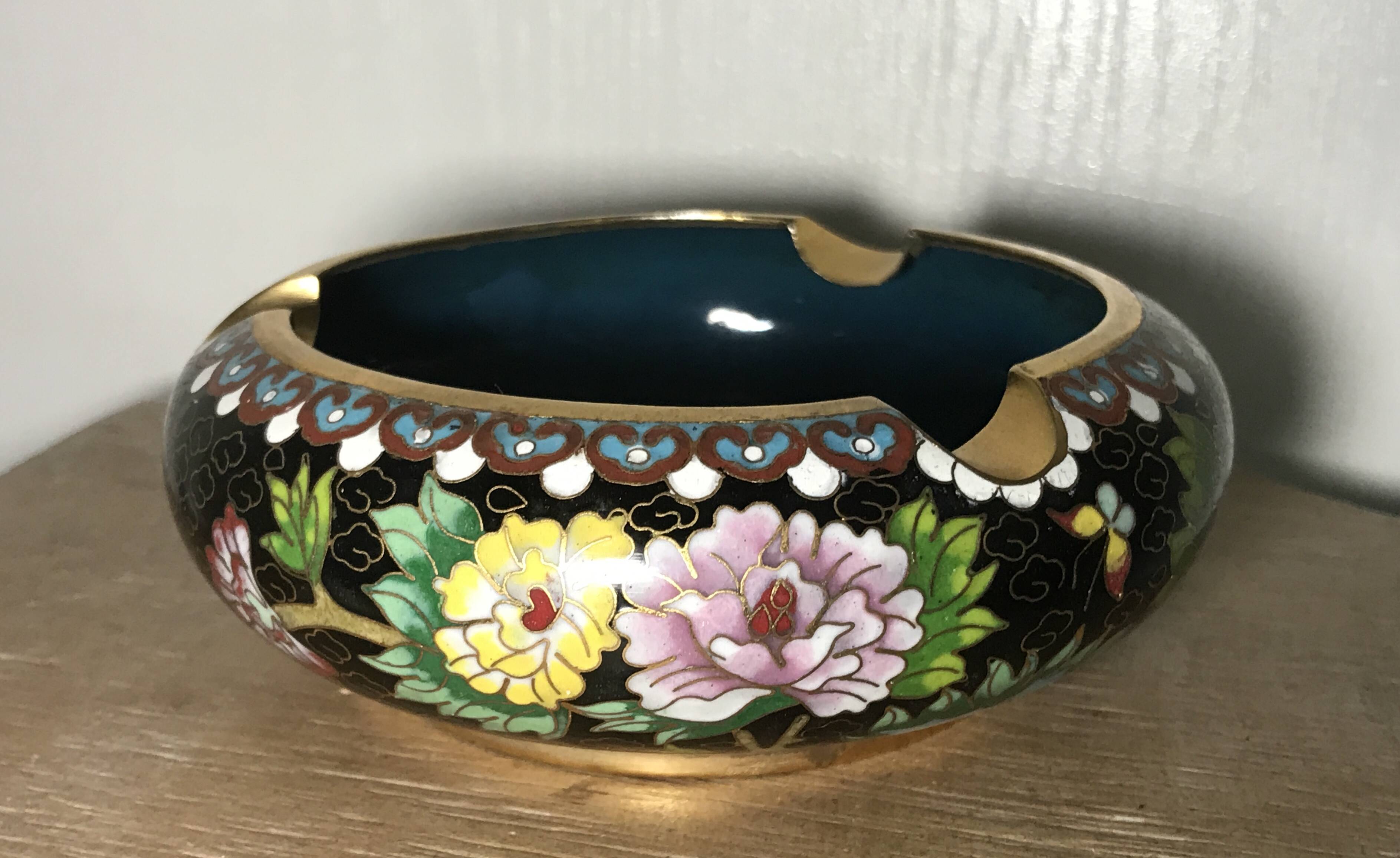 Ashtray, pocket emptier in brass and cloisonné enamel, floral decoration, China