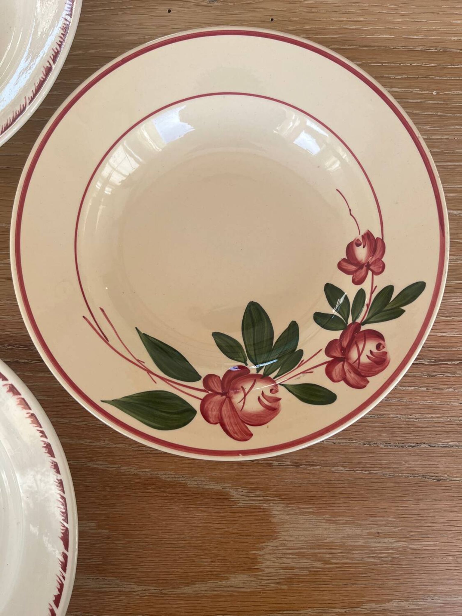 Lot de 4 assiettes creuses dépareillées