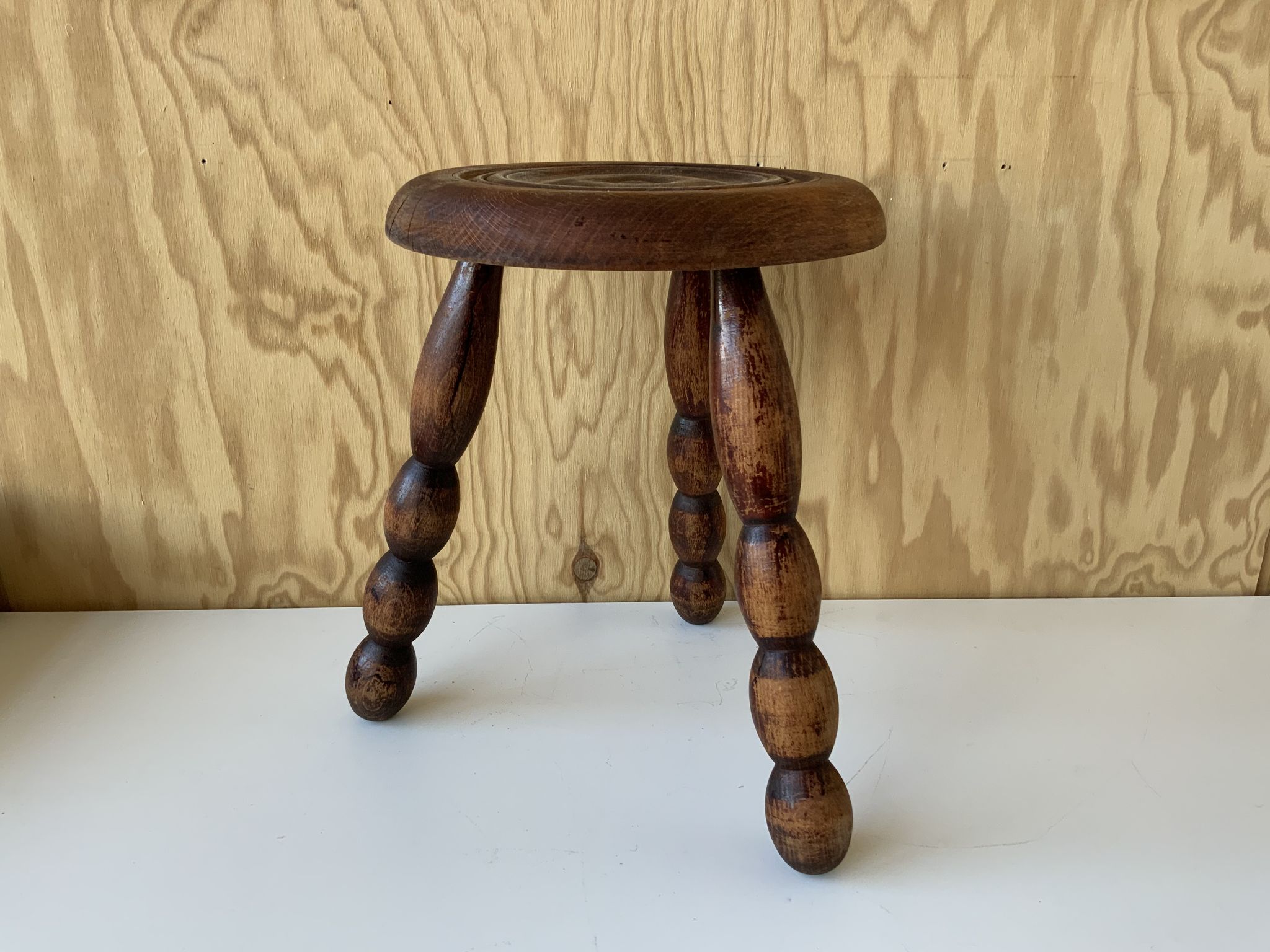 Tabouret tripode