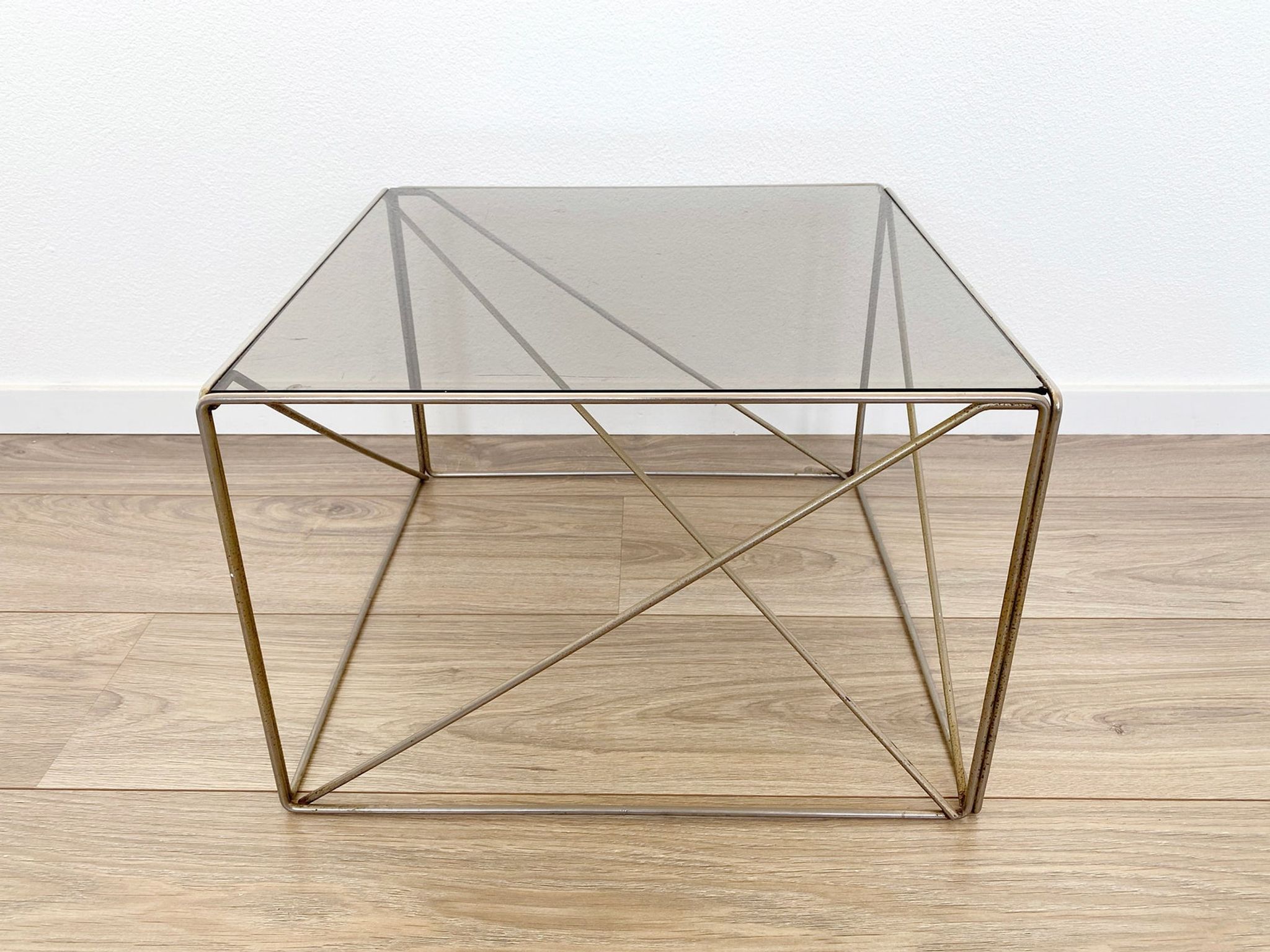 Table basse isocele conçue par Max Sauze, Isocele