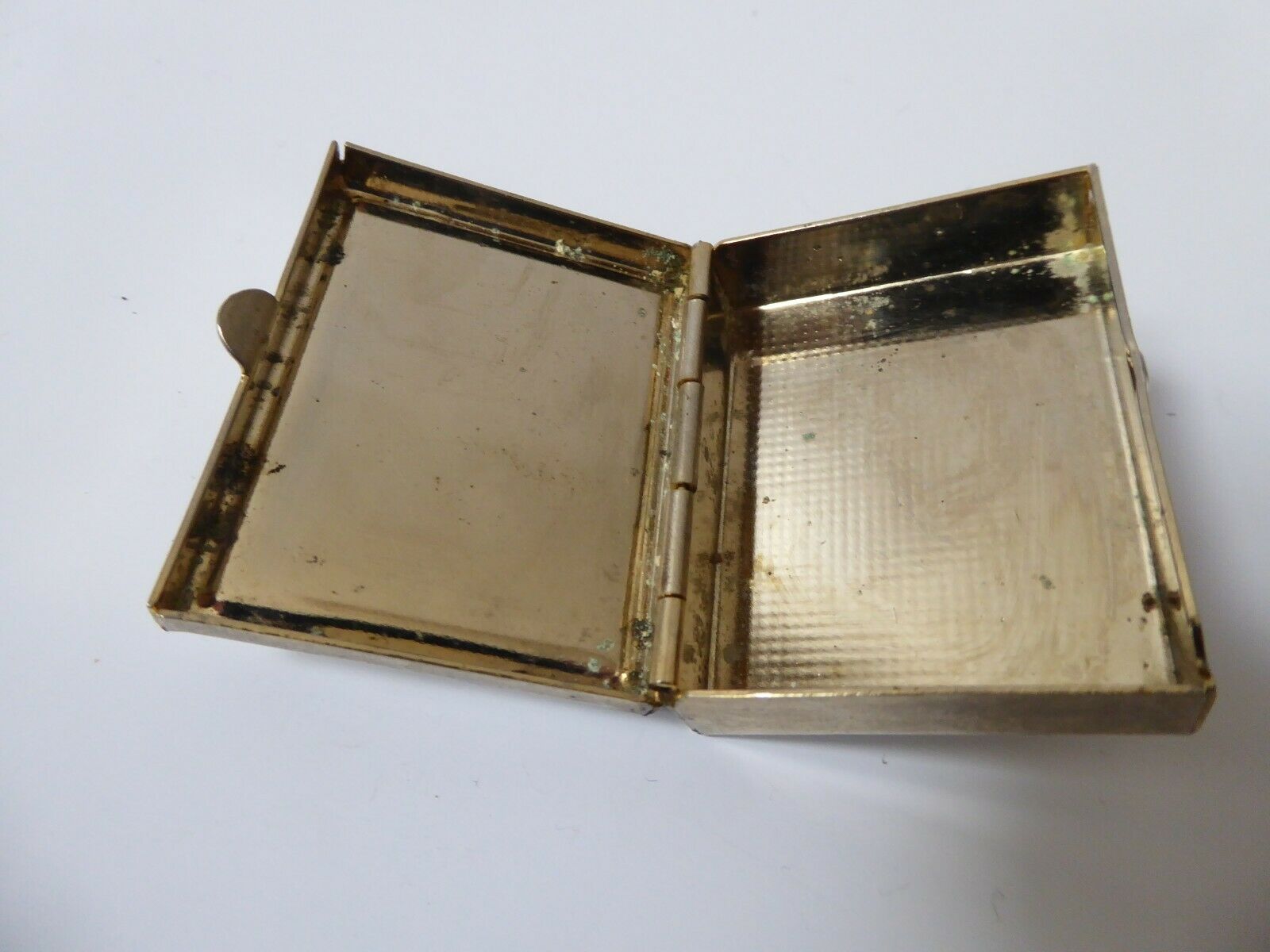 Metal and porcelain pill box roses decorations