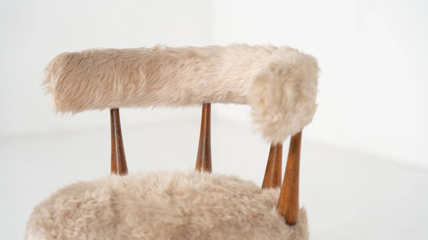 Paire de chaises cocktail scandinaves du milieu du siècle - années 1950