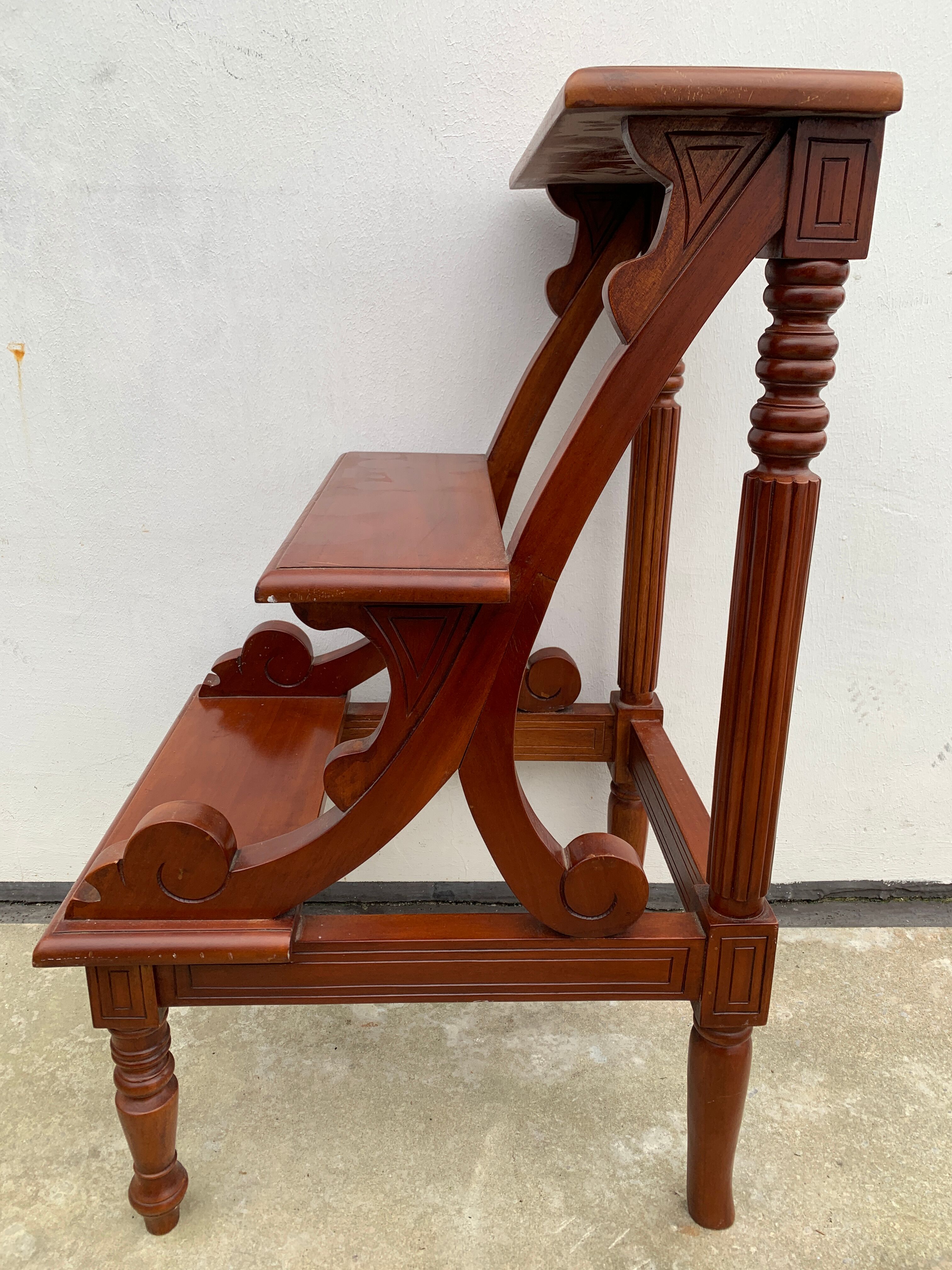 Escabeau anglais en bois XXème siècle