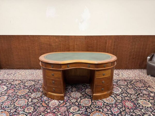 Bureau Chesterfield en forme de rein classique anglais