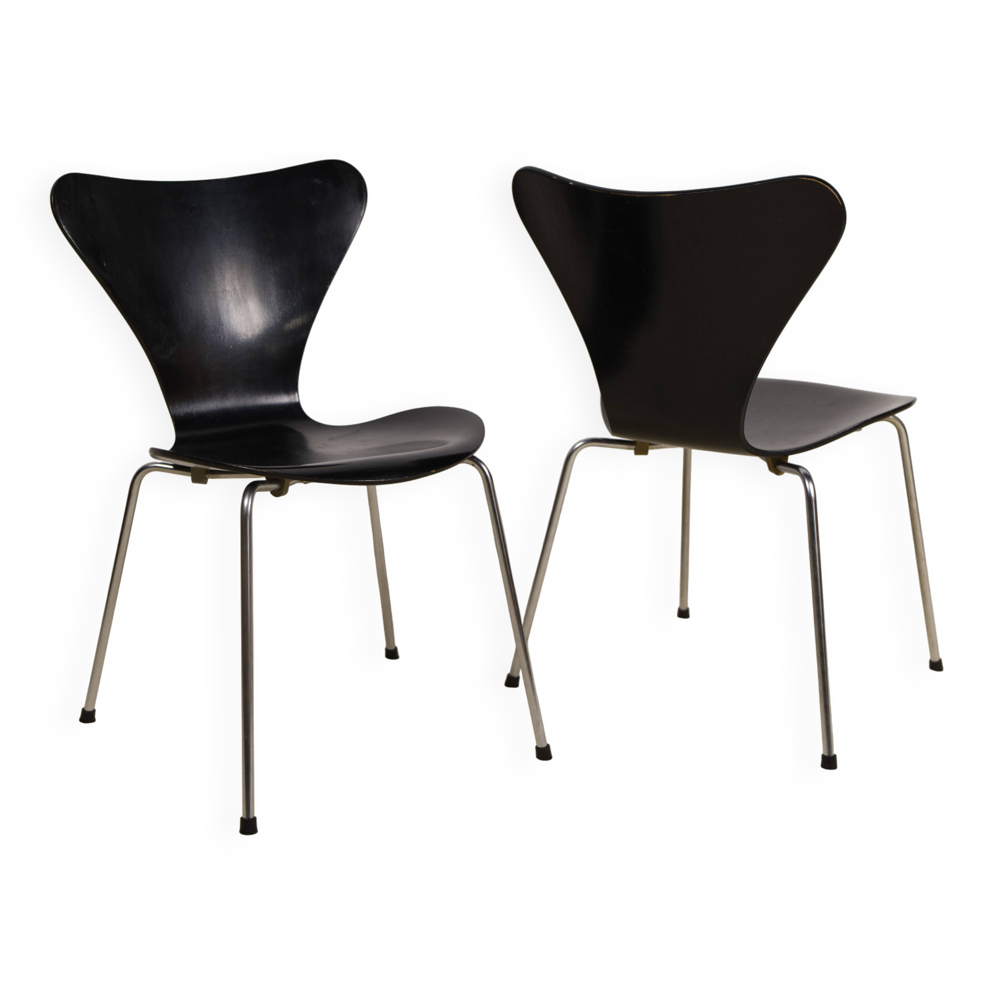 Pair of early 3107 "Syveren" Arne Jacobsen dining chairs, 1965