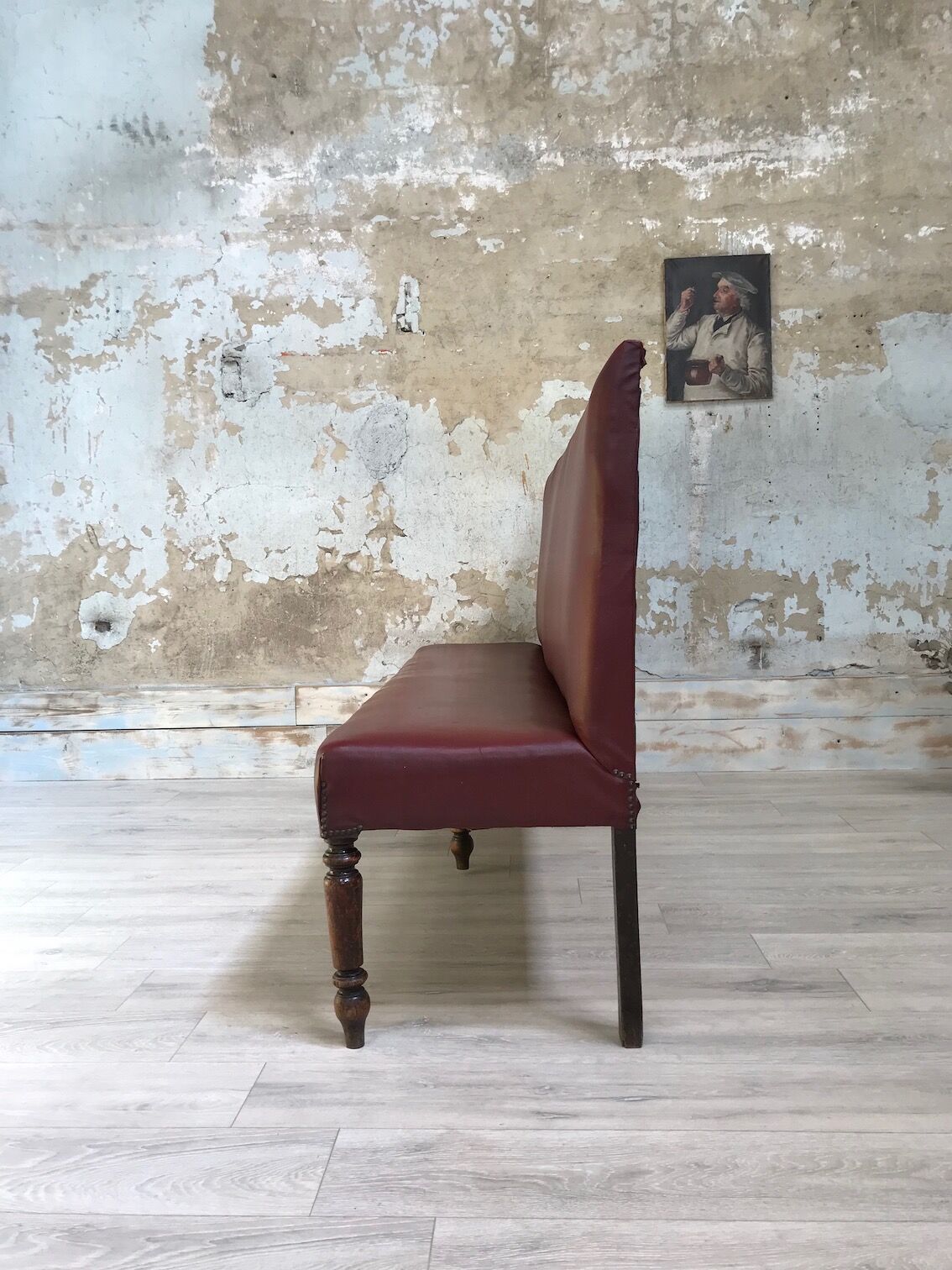 Bistro bench in burgundy leather