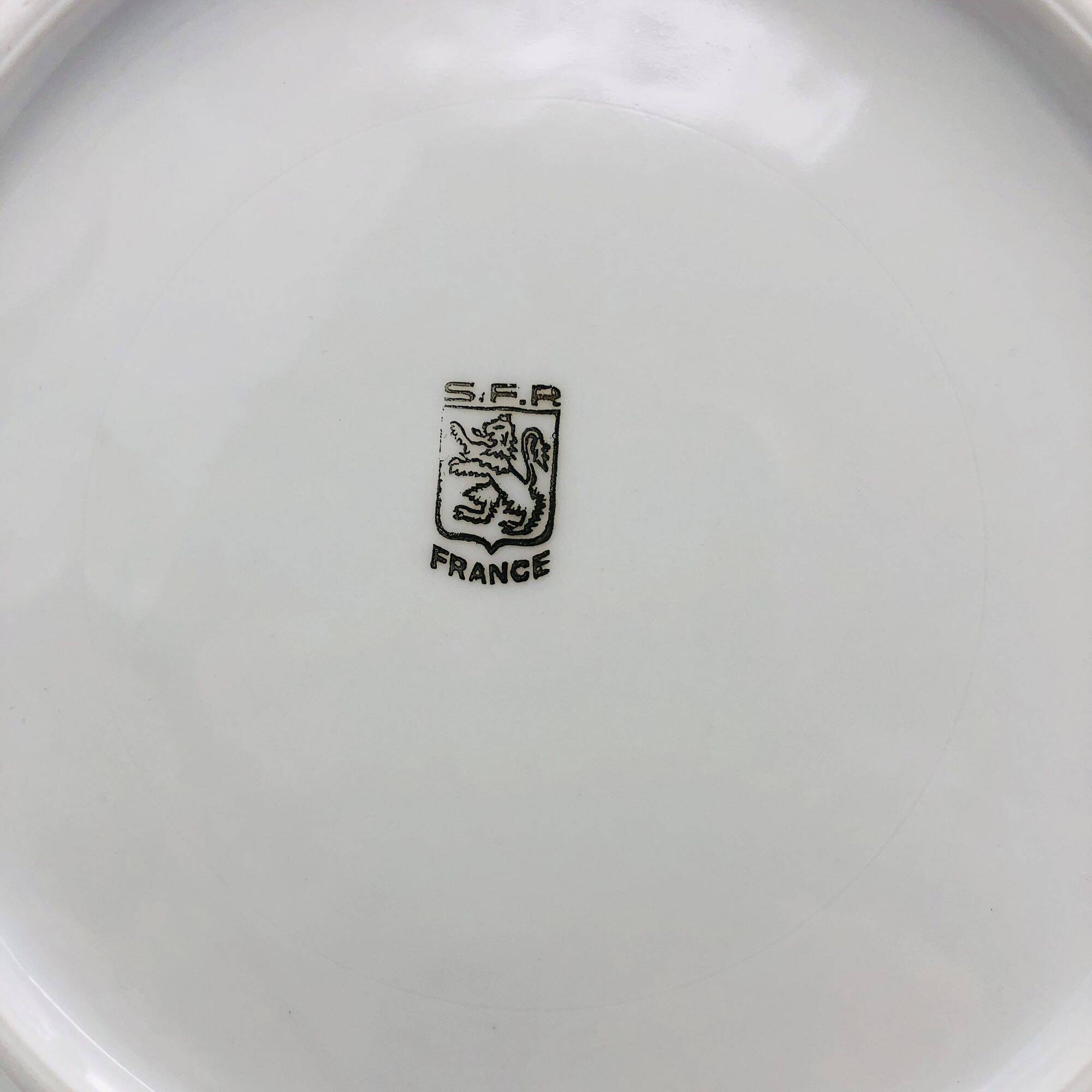 6 dessert plates. In S.F.P. Limoges porcelain.