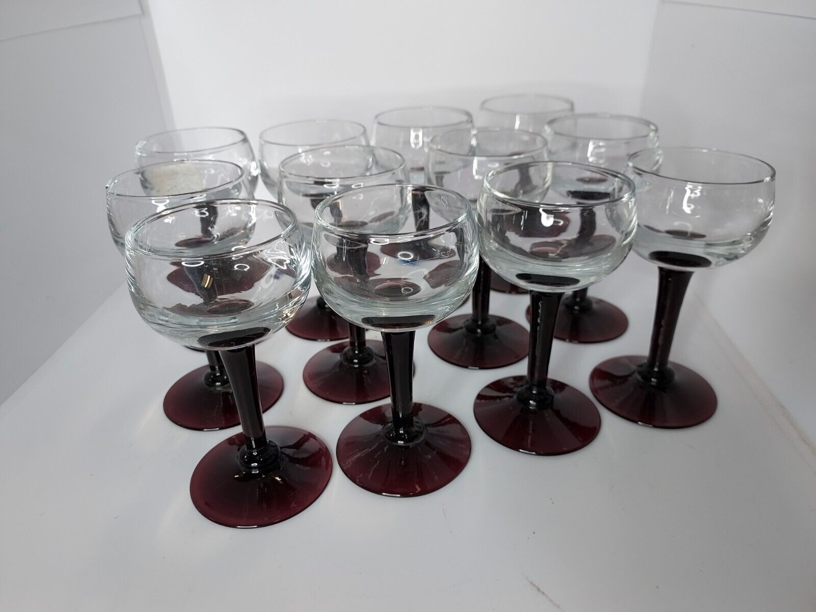 Port glasses with colored feet