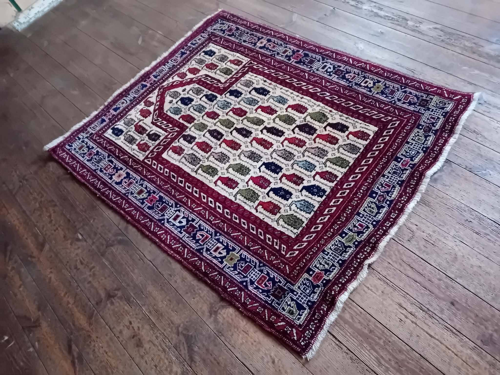 Tapis Persan Afshar fait main 138x112cm