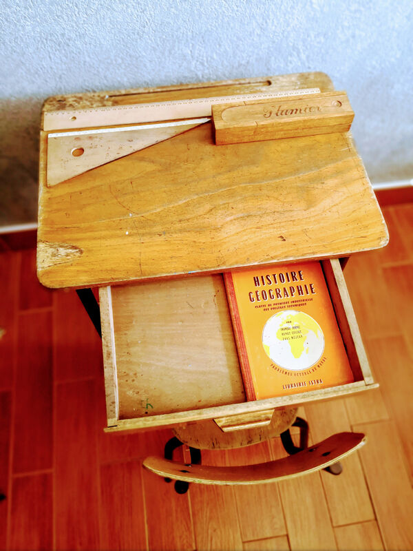 Office mullca and chair