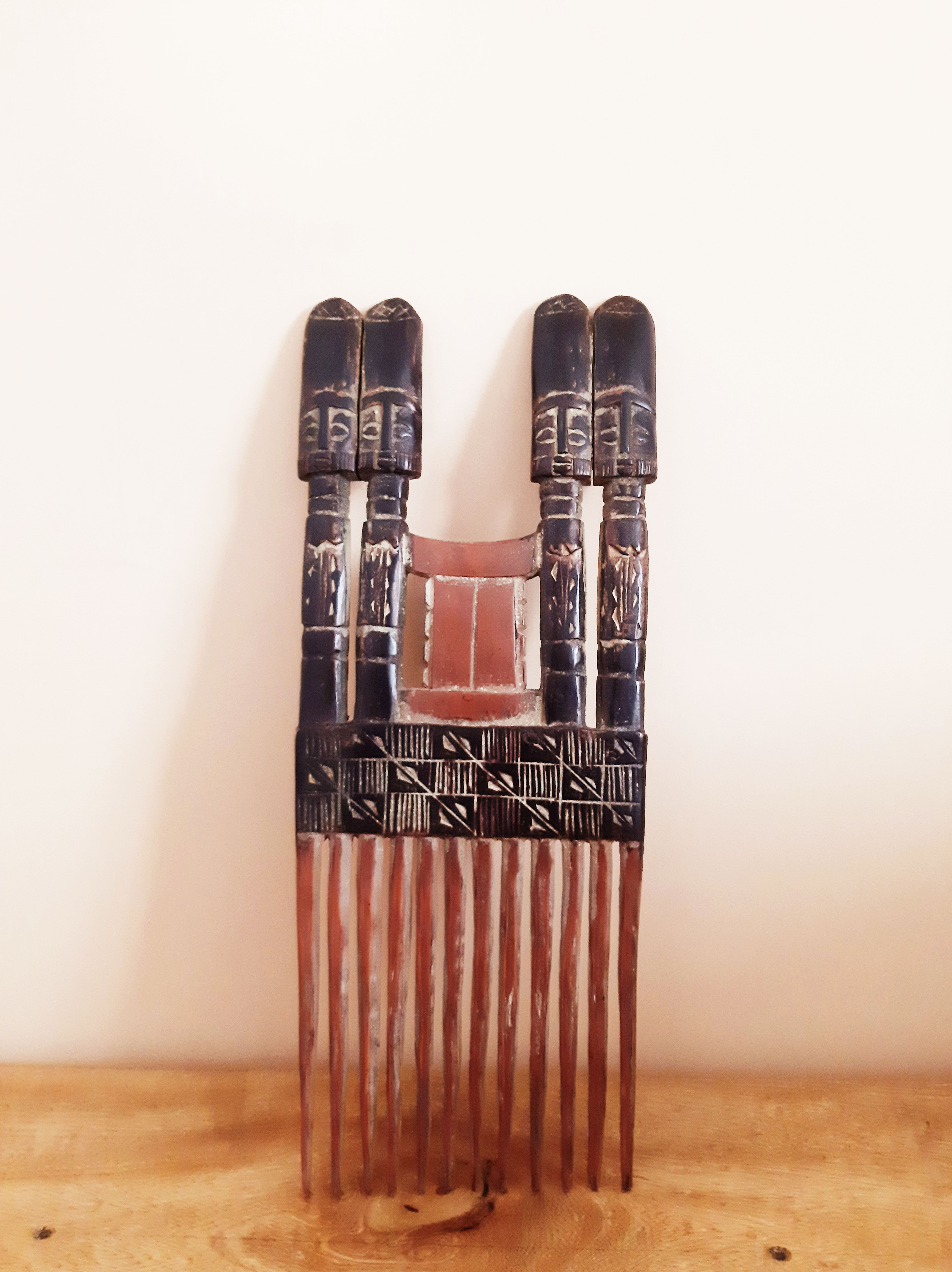 Peigne de décoration en bois massif du Ghana