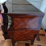 Commode tombeau époque Louis XV estampillée Léonard Boudin 1735-1807, 18ème