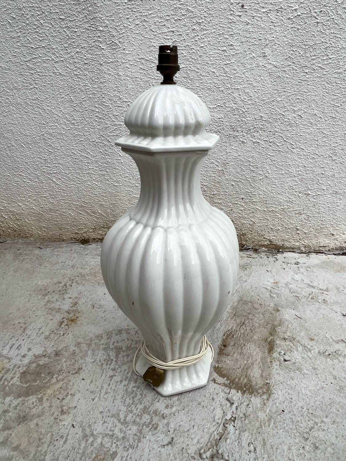 Earthenware lamp foot