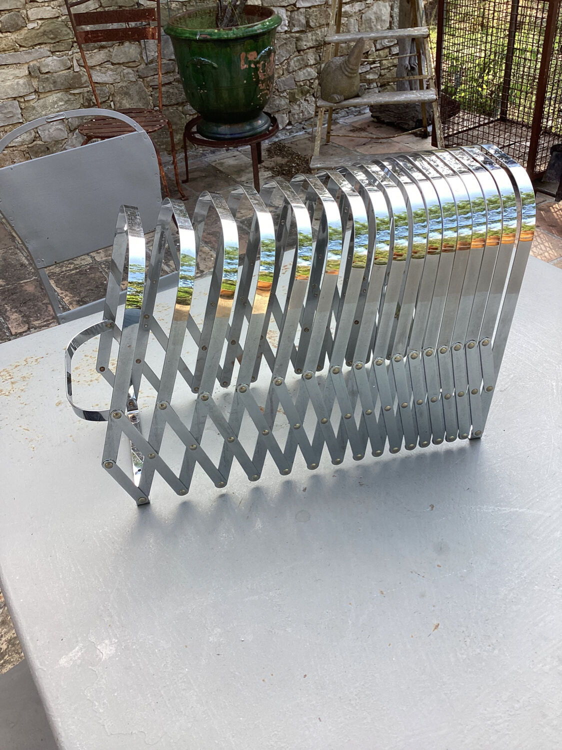 Vintage Luther Evans magazine rack