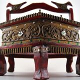 Boîte en bois laque Tayo rouge et doré sur pieds hexagonale , Birmanie XX ème