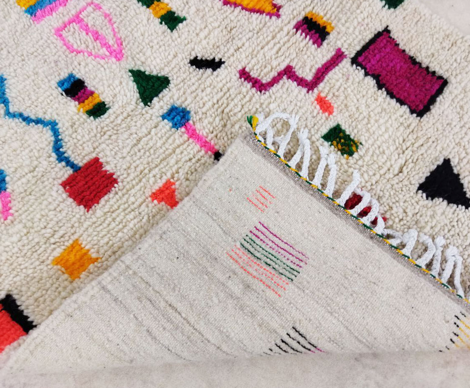 Handmade moroccan berber carpet 128x 104 cm