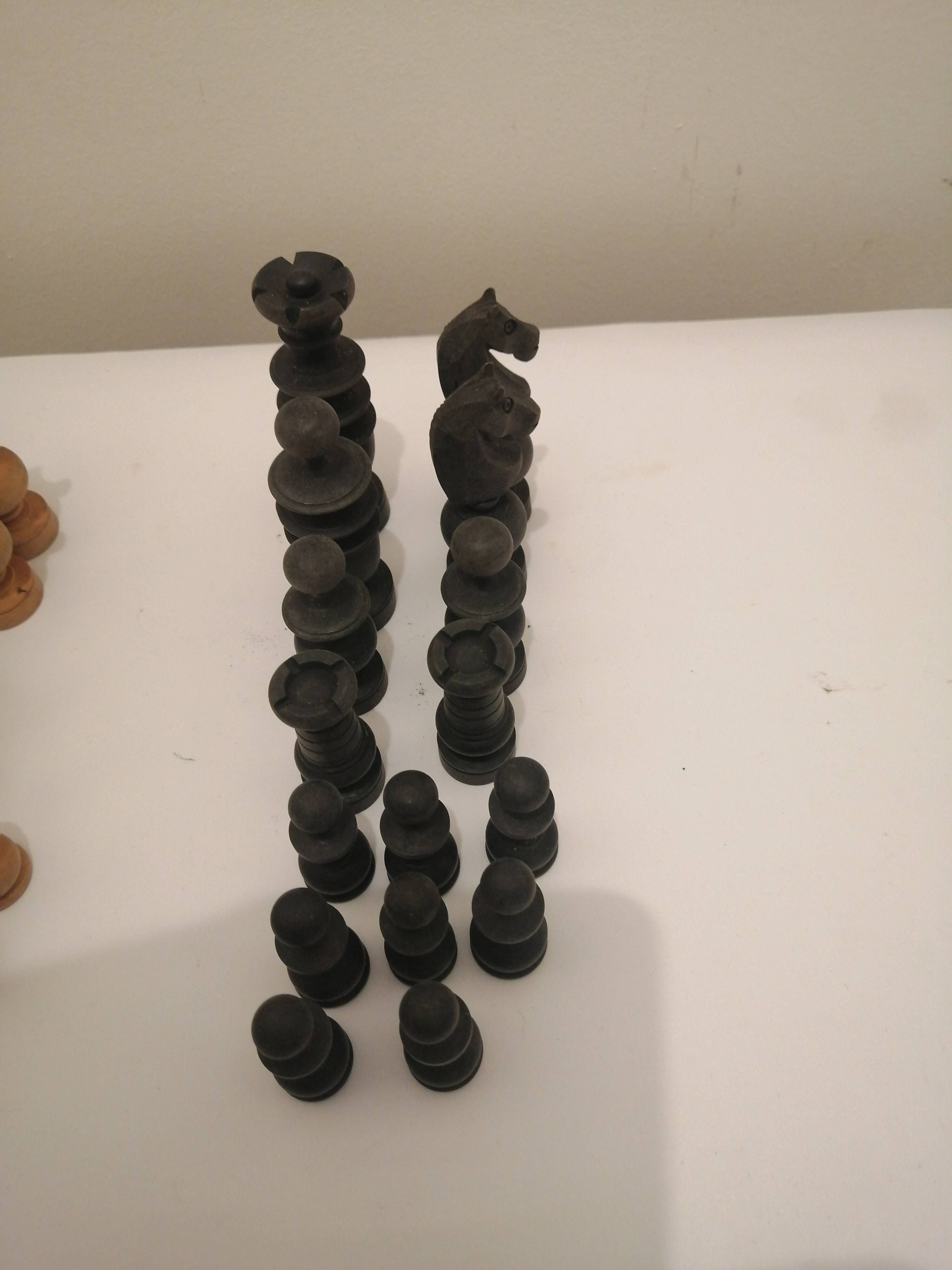 lot of chess pawns in carved turned boxwood (32 pieces)