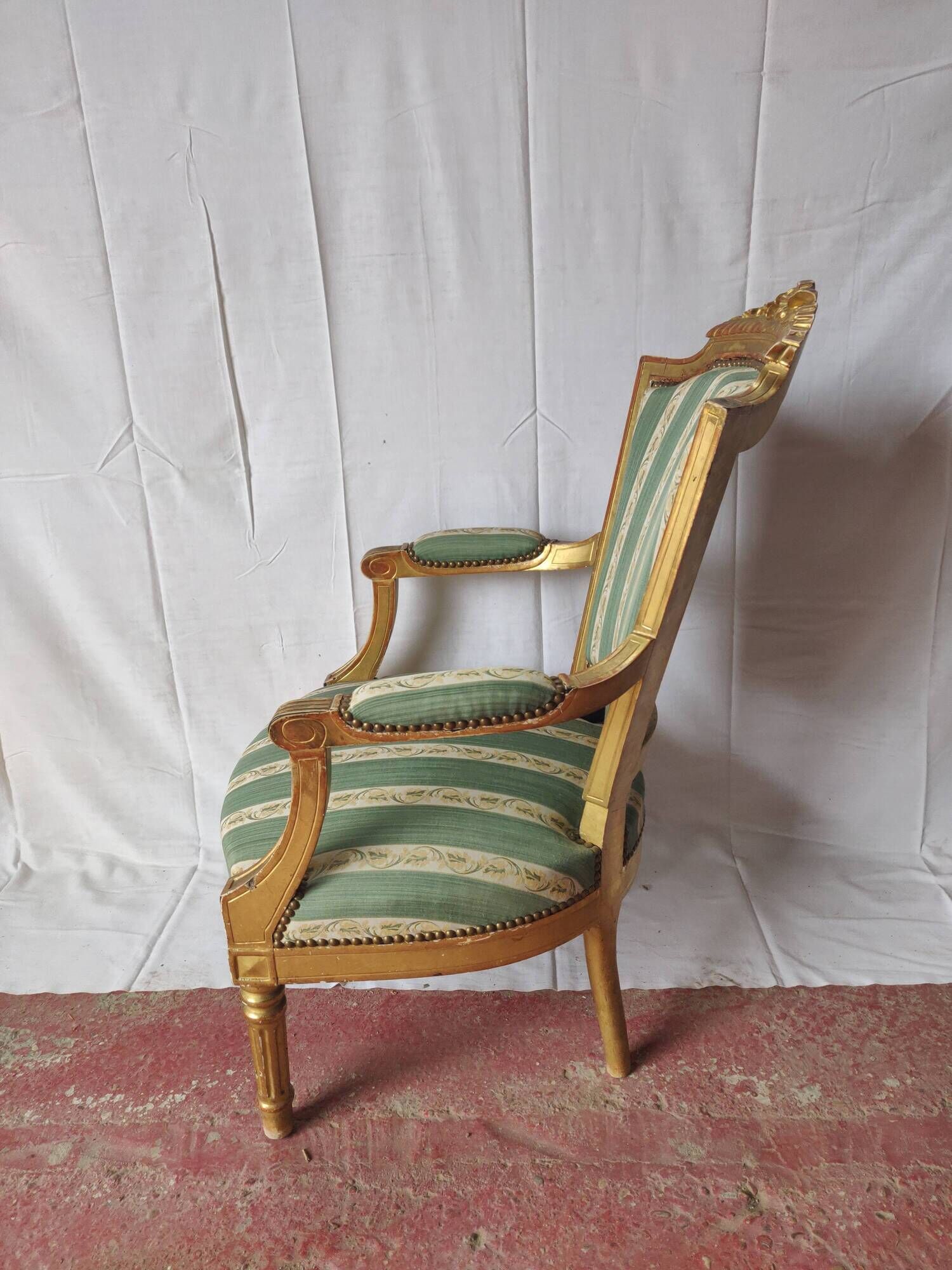 Fauteuil à la reine style Louis XVl bois doré XlXe siècle