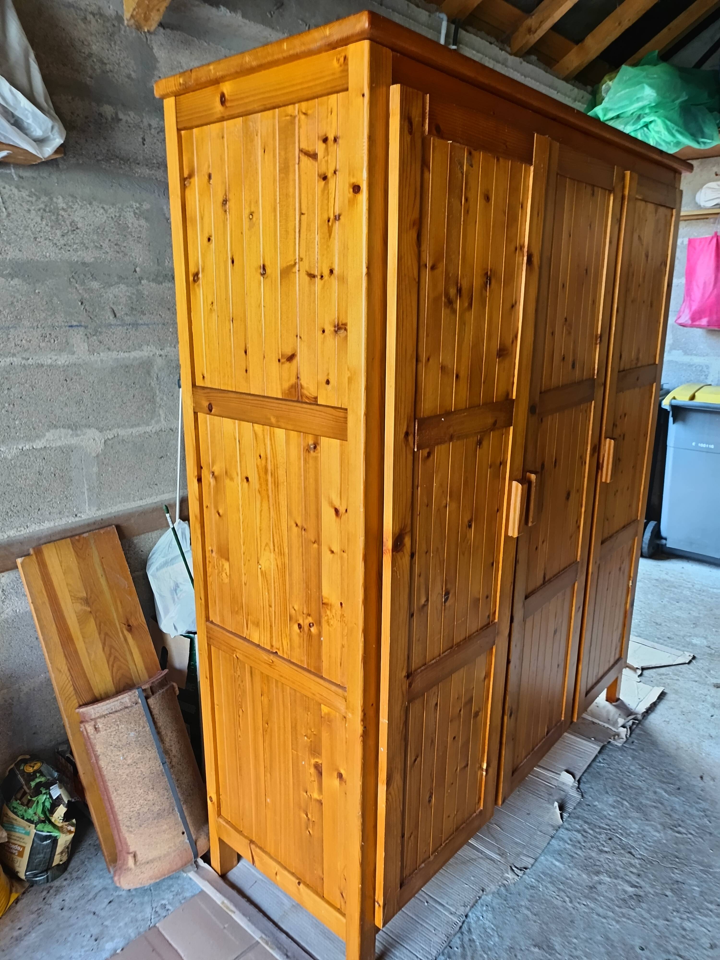 Armoire en pin
