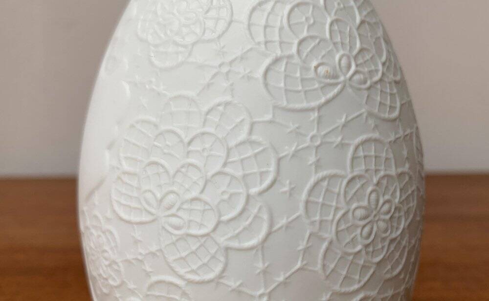 White porcelain vase by M. Frey for Kaiser, mid-century, 1960s.