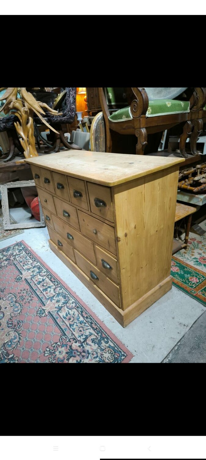 Pine chest of drawers with 13 drawers