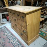 Pine chest of drawers with 13 drawers