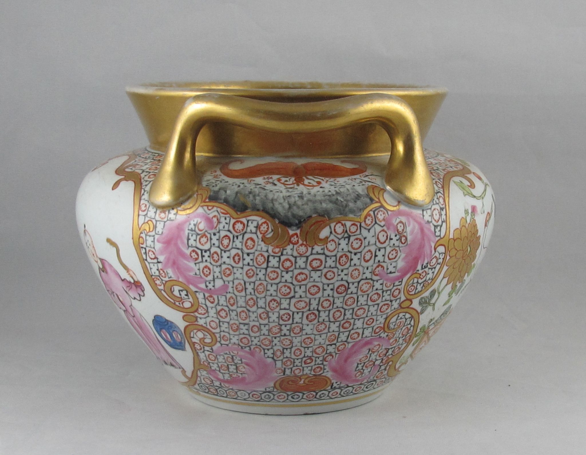 Old pink family style porcelain pot or vase with mandarin decoration, samson, paris