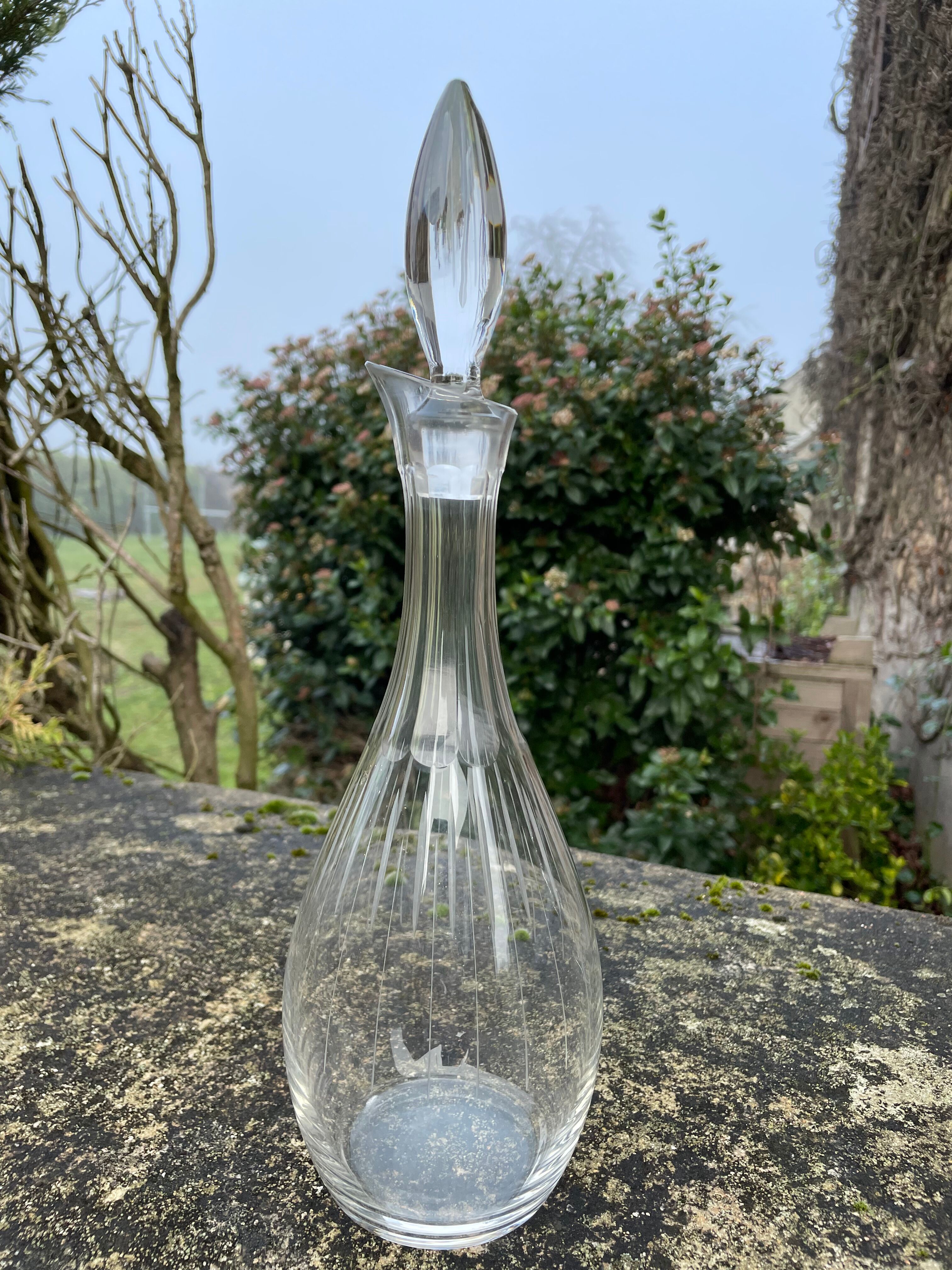 Carafe en cristal soufflé et taillé