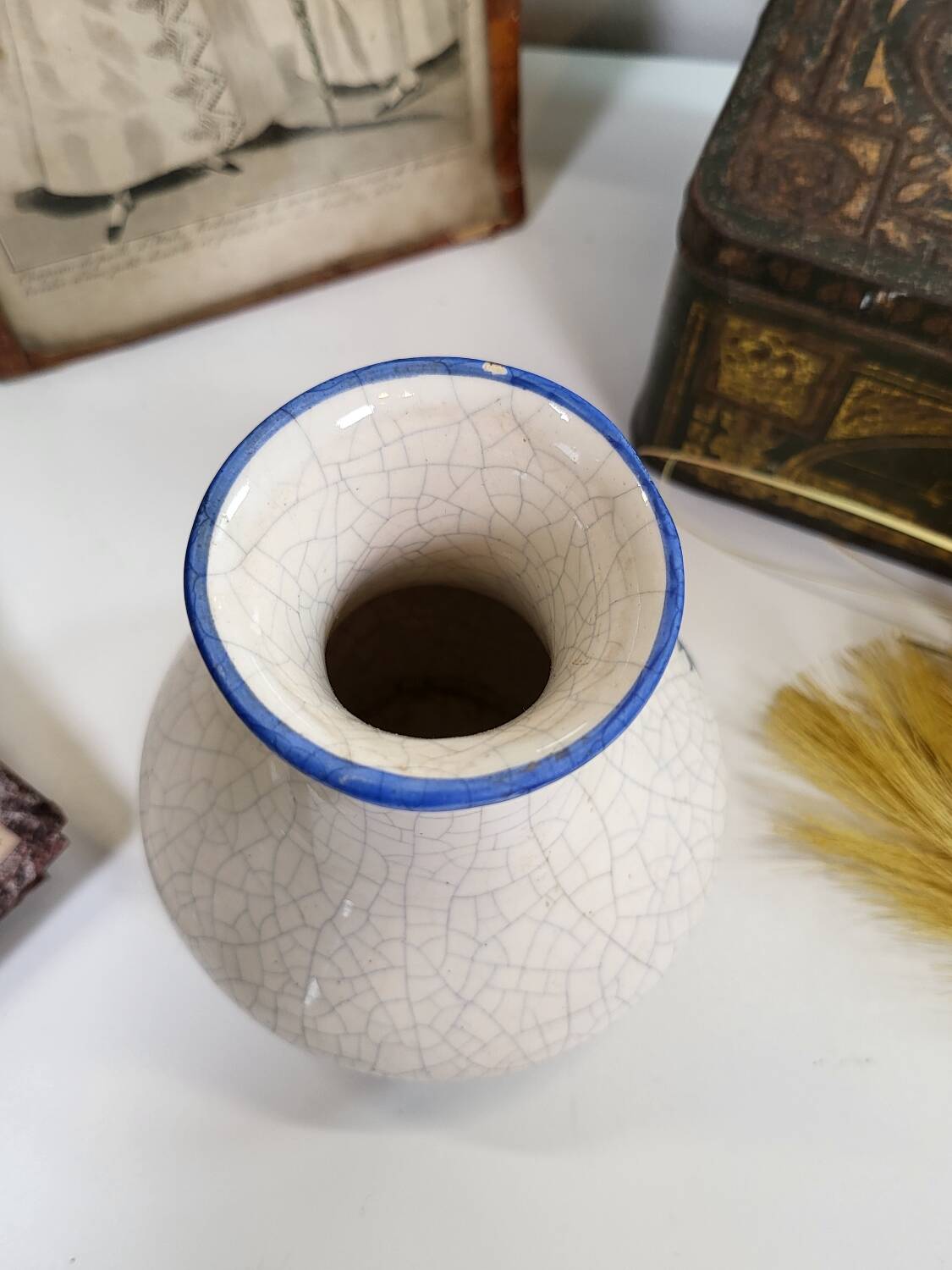 Small ceramic vase with cracked look