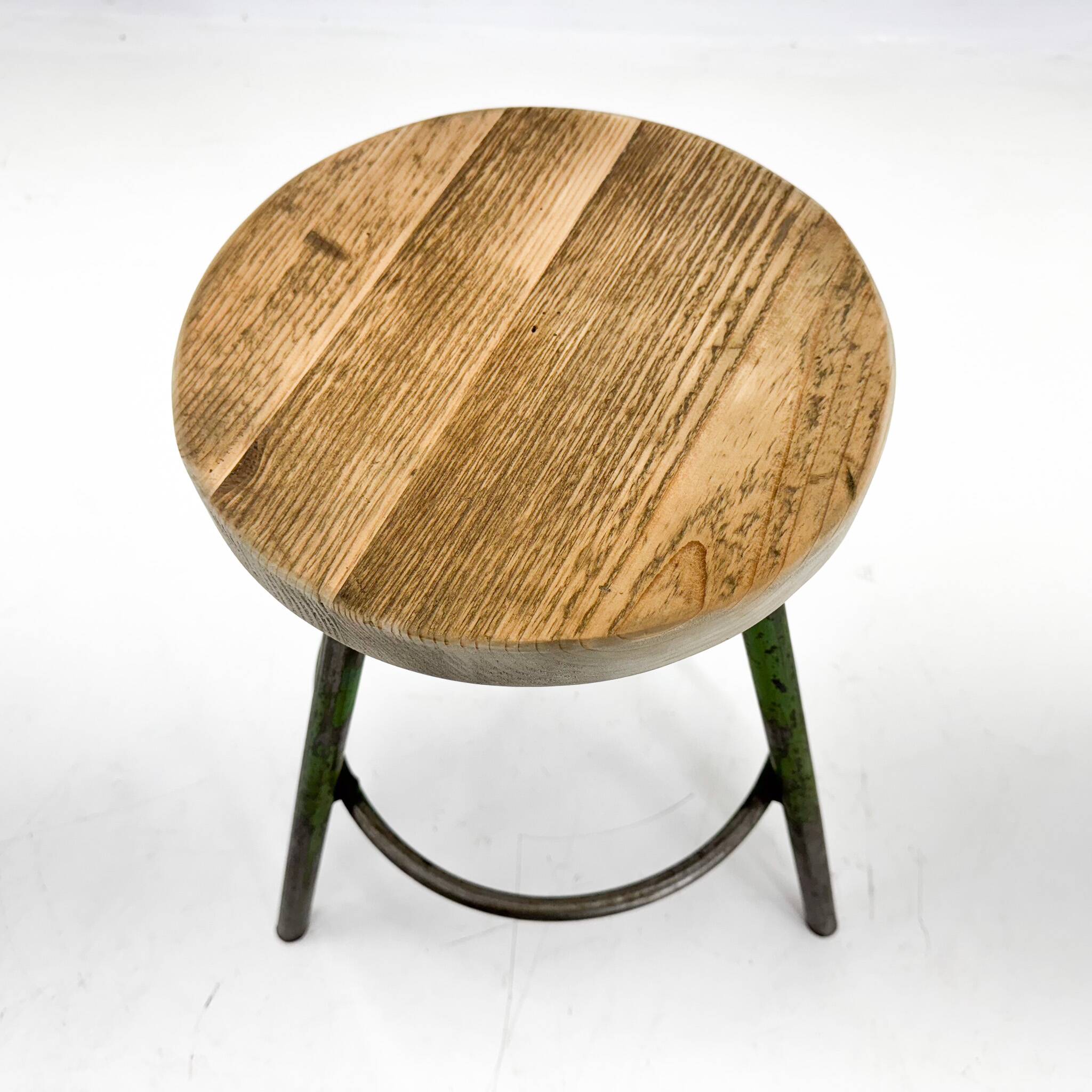 Tabouret trépied industriel vintage en acier et bois, 1950