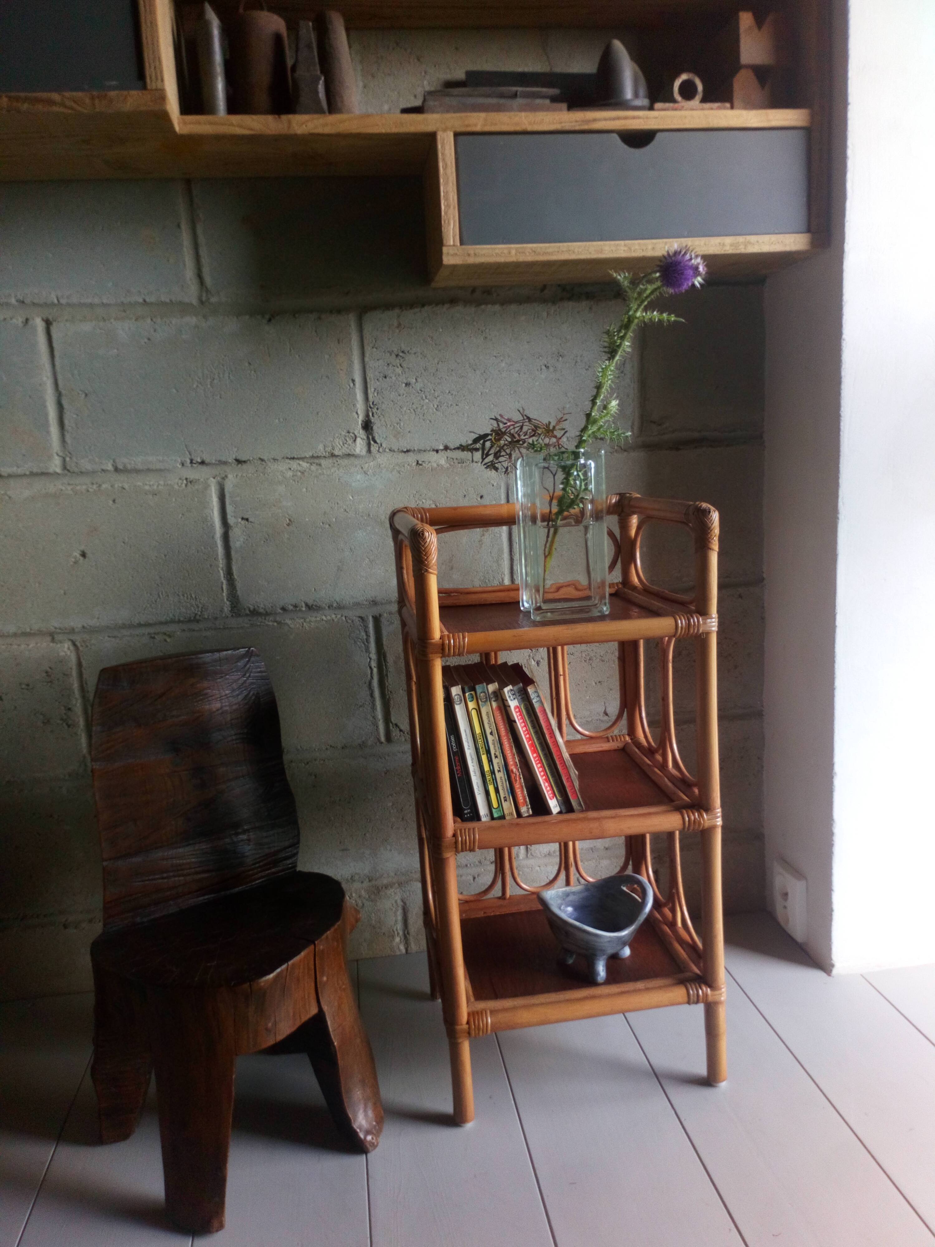 Shelf selette on wooden feet and vintage rattan