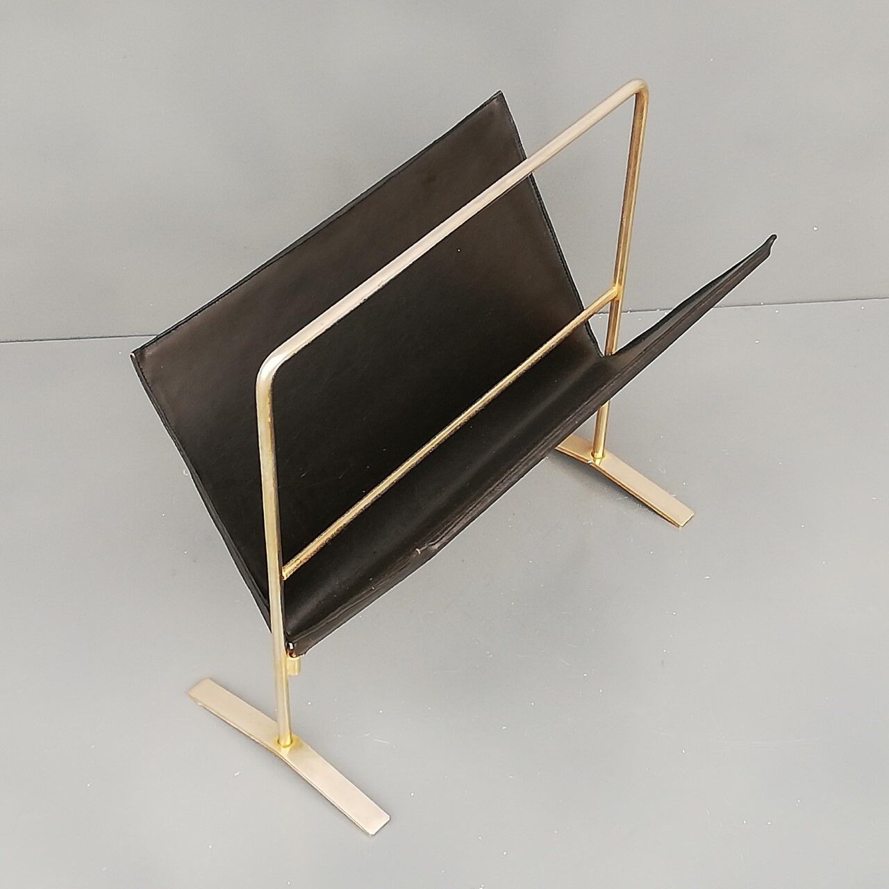 Magazine holder 60s in metal and imitation leather