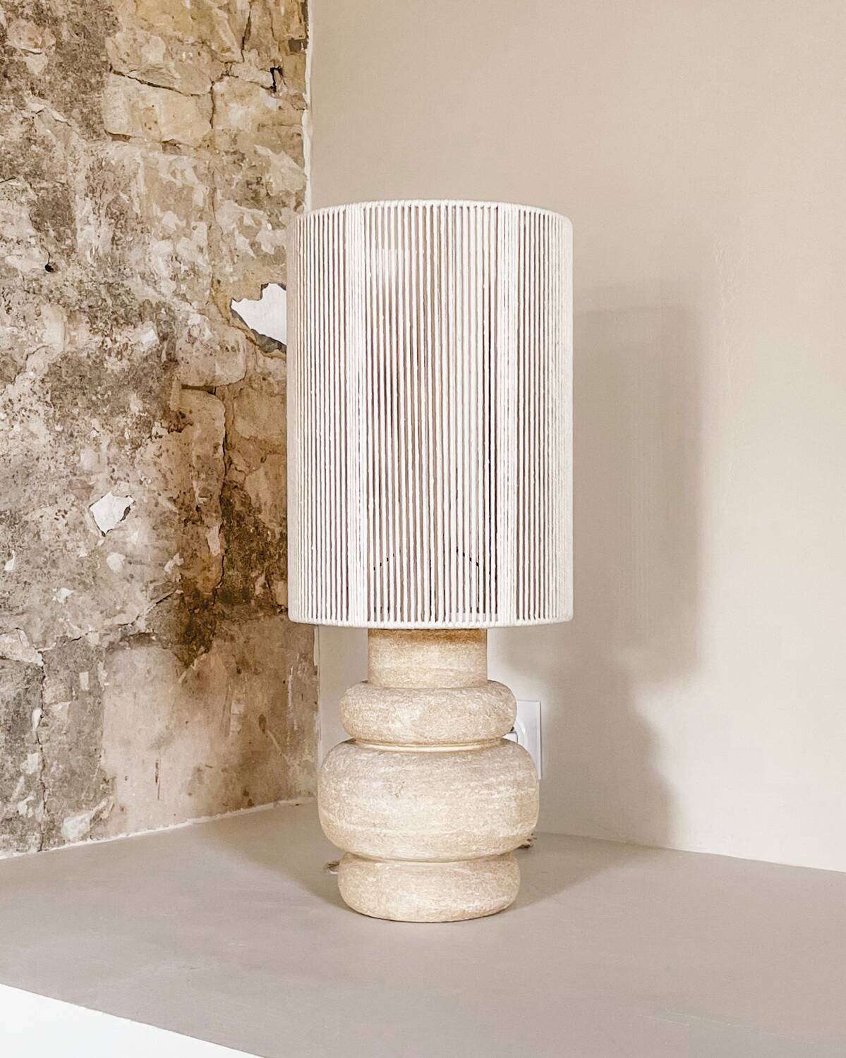 Gard stone lamp and woven cotton thread lampshade