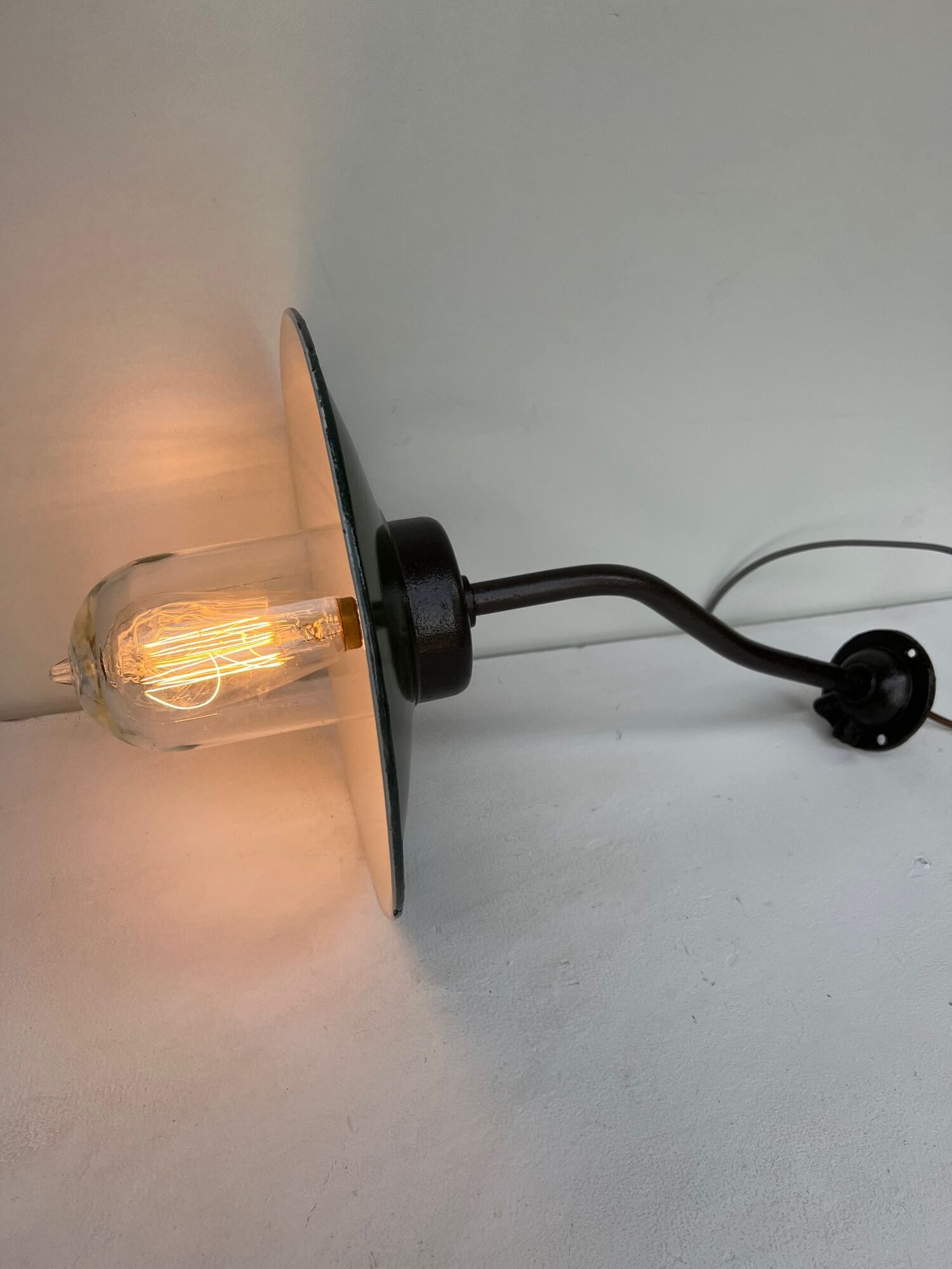 Wall lamp COL de Cygne in cast steel, fully restored 1920 1930