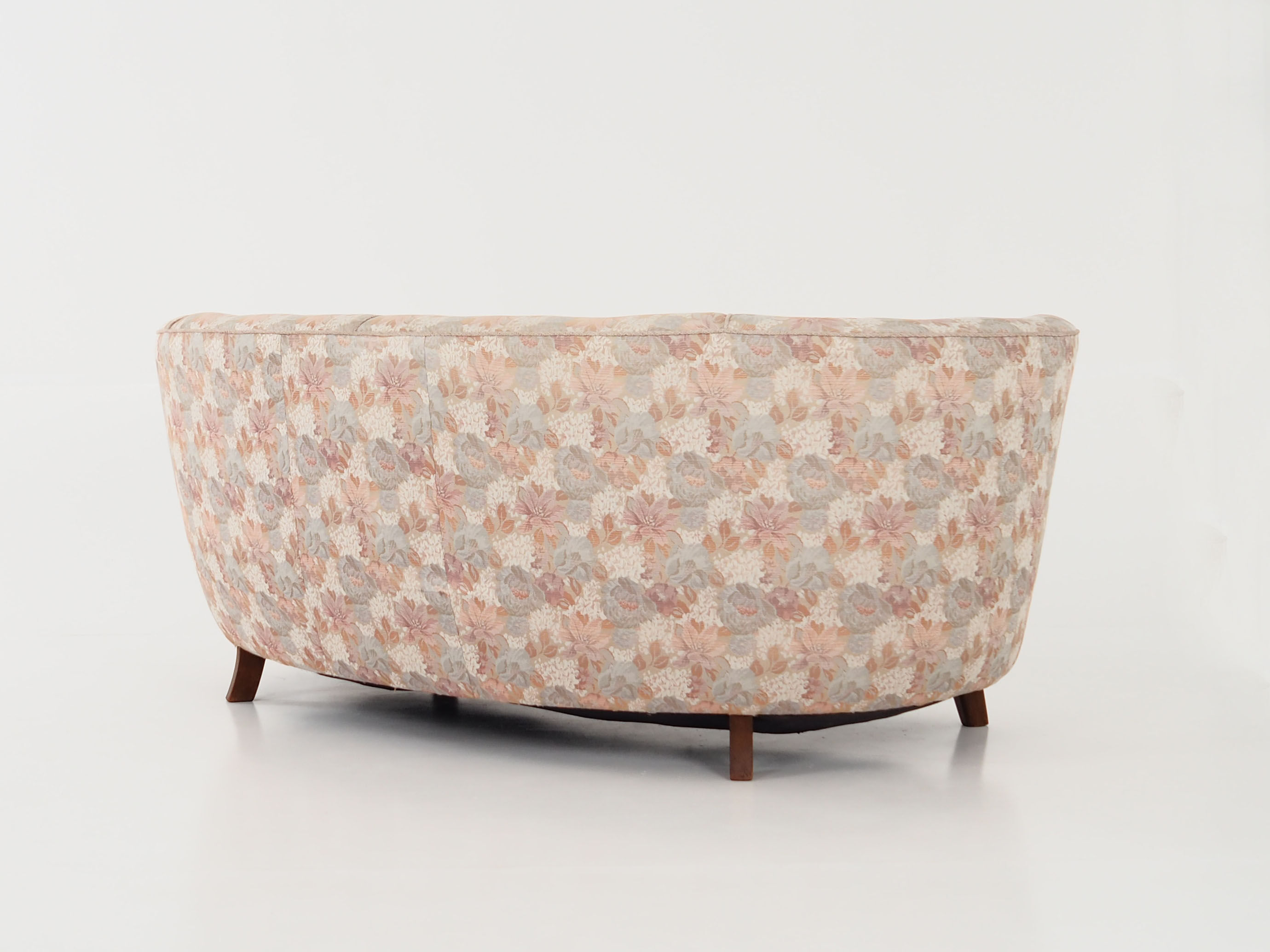 Banana-shaped sofa 1970s design