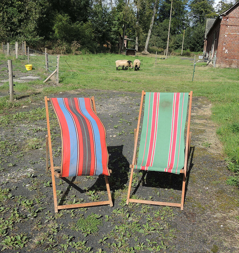 2 old bayadère green & red deckchairs