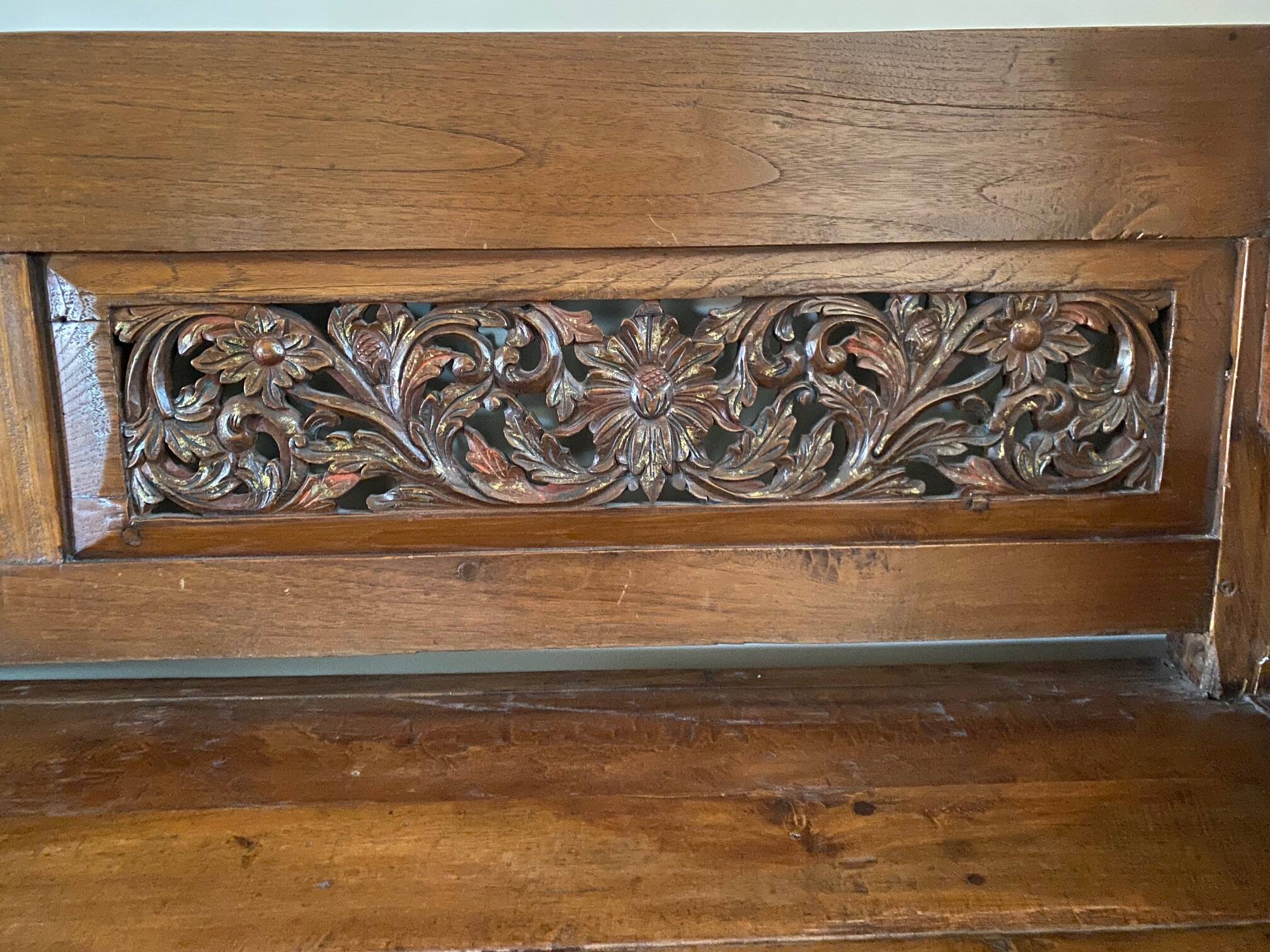 Indonesian low-sided bench