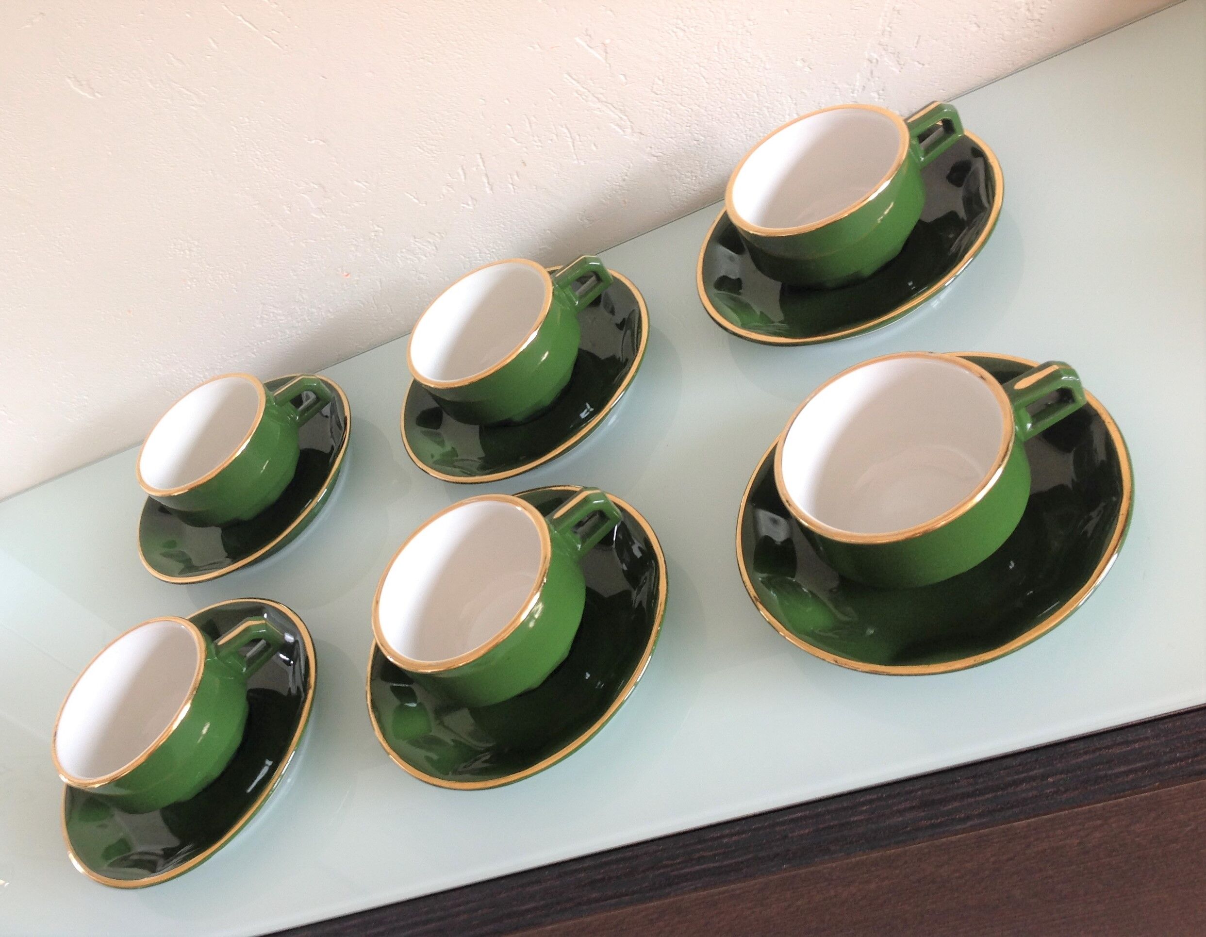 Suite of six green cups with saucers bistro /vintage style 60-70