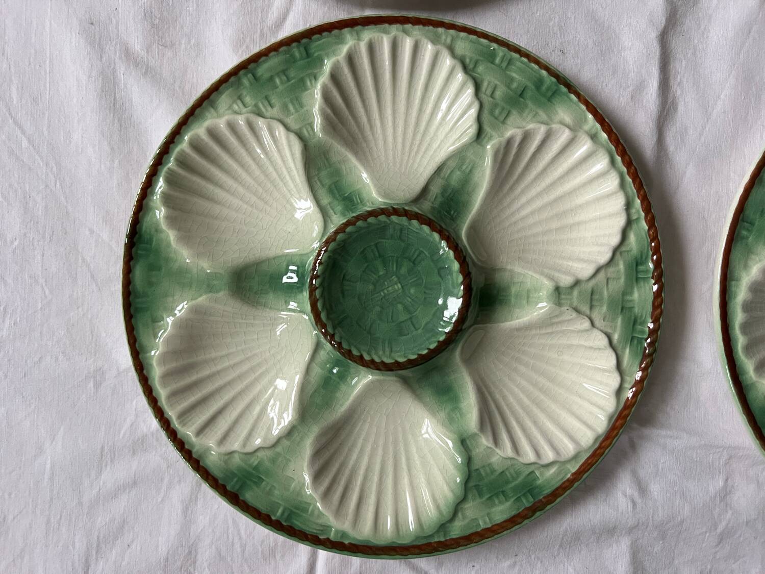 Chantilly oyster plates