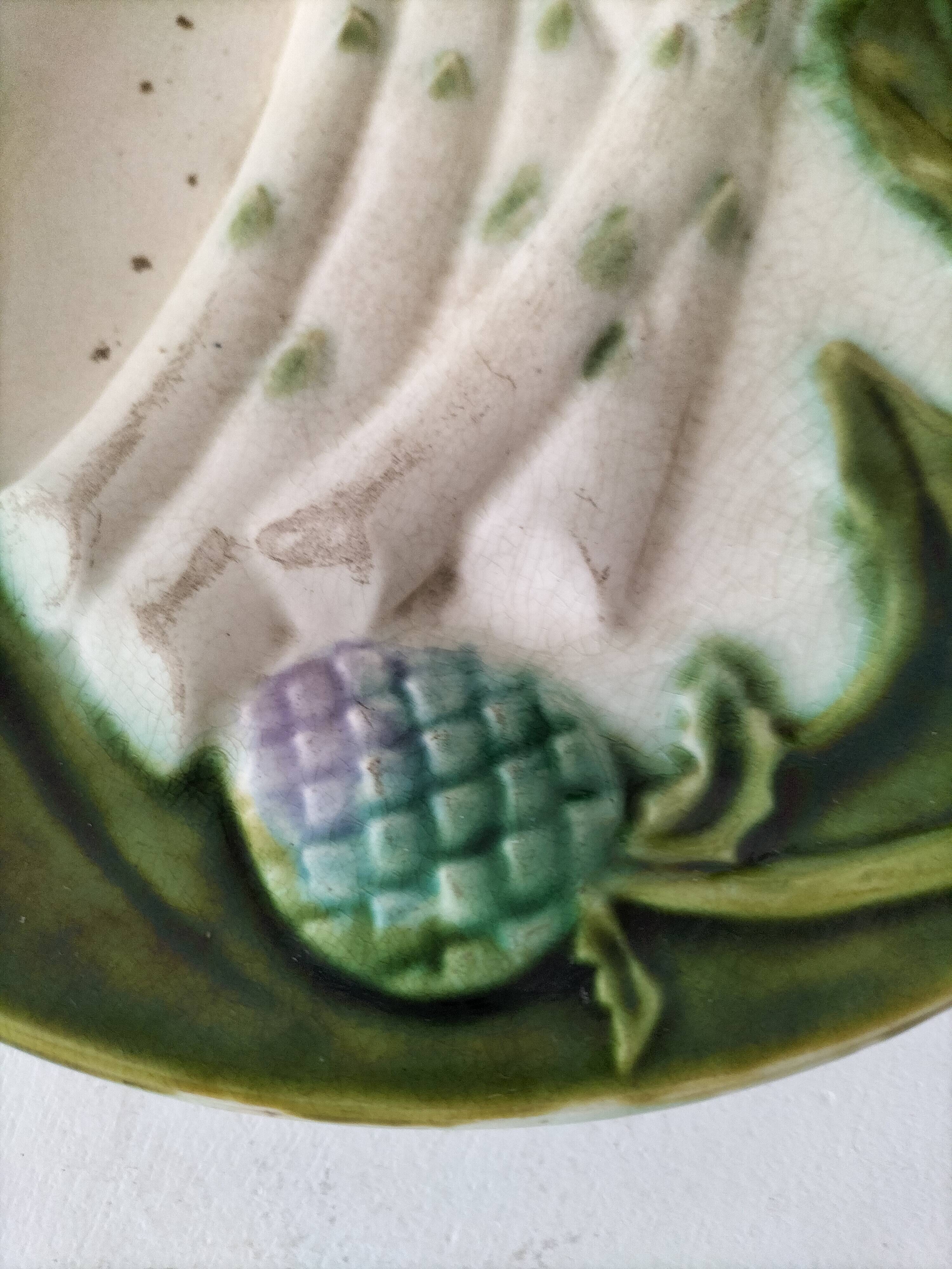 Assiettes barbotine Salins – décor asperges & artichaut