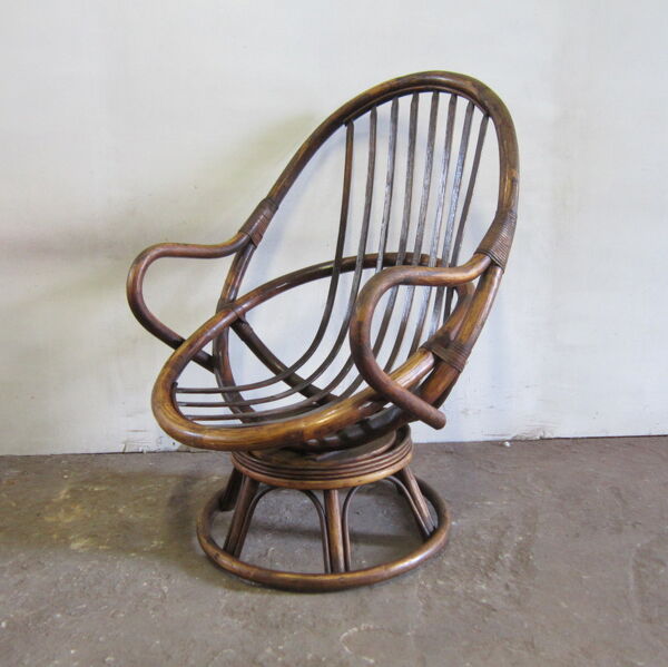fauteuil en rotin pivotant