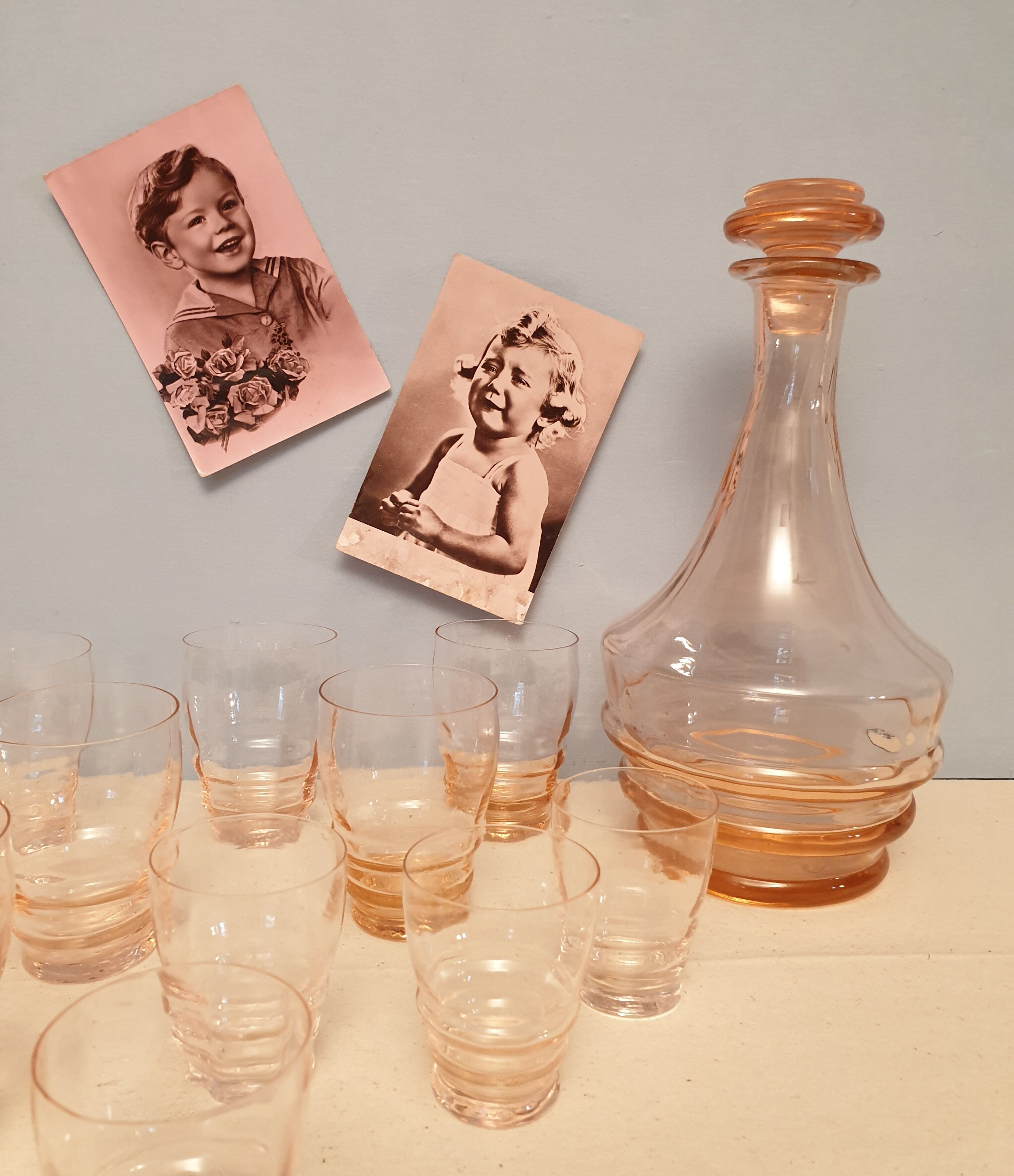 Set carafe and 12 glasses