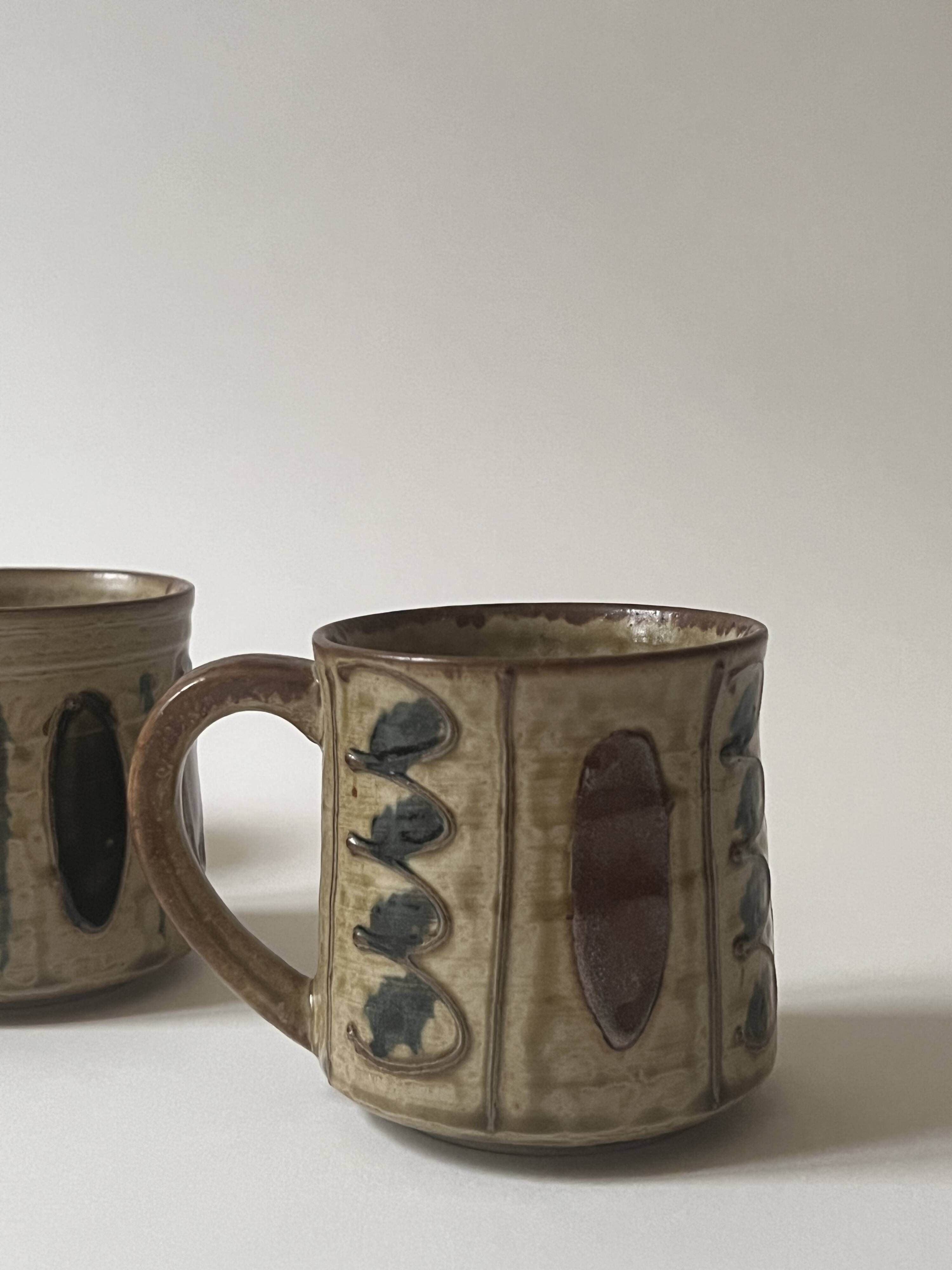 Set of 2 glazed ceramic coffee mugs from around 1970.