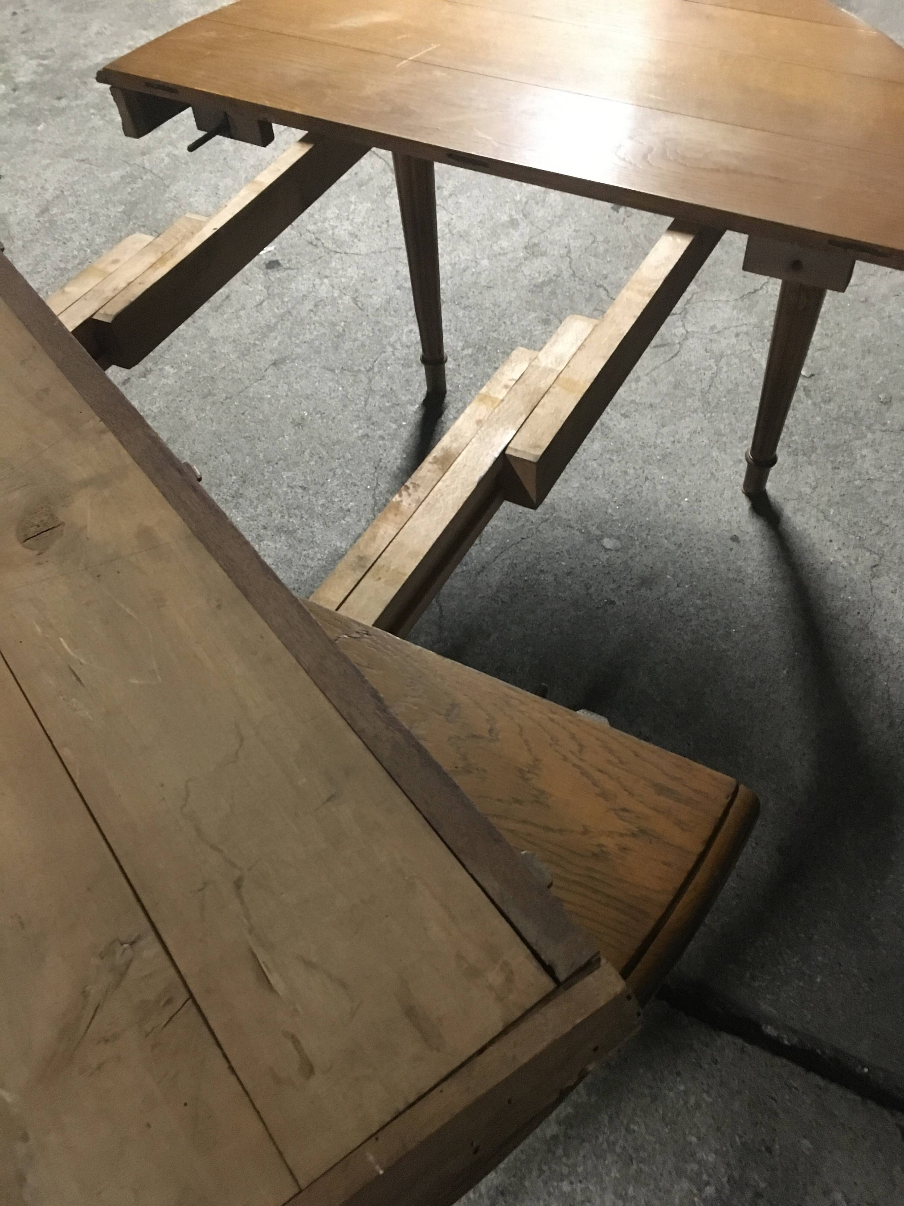 Round dining room table