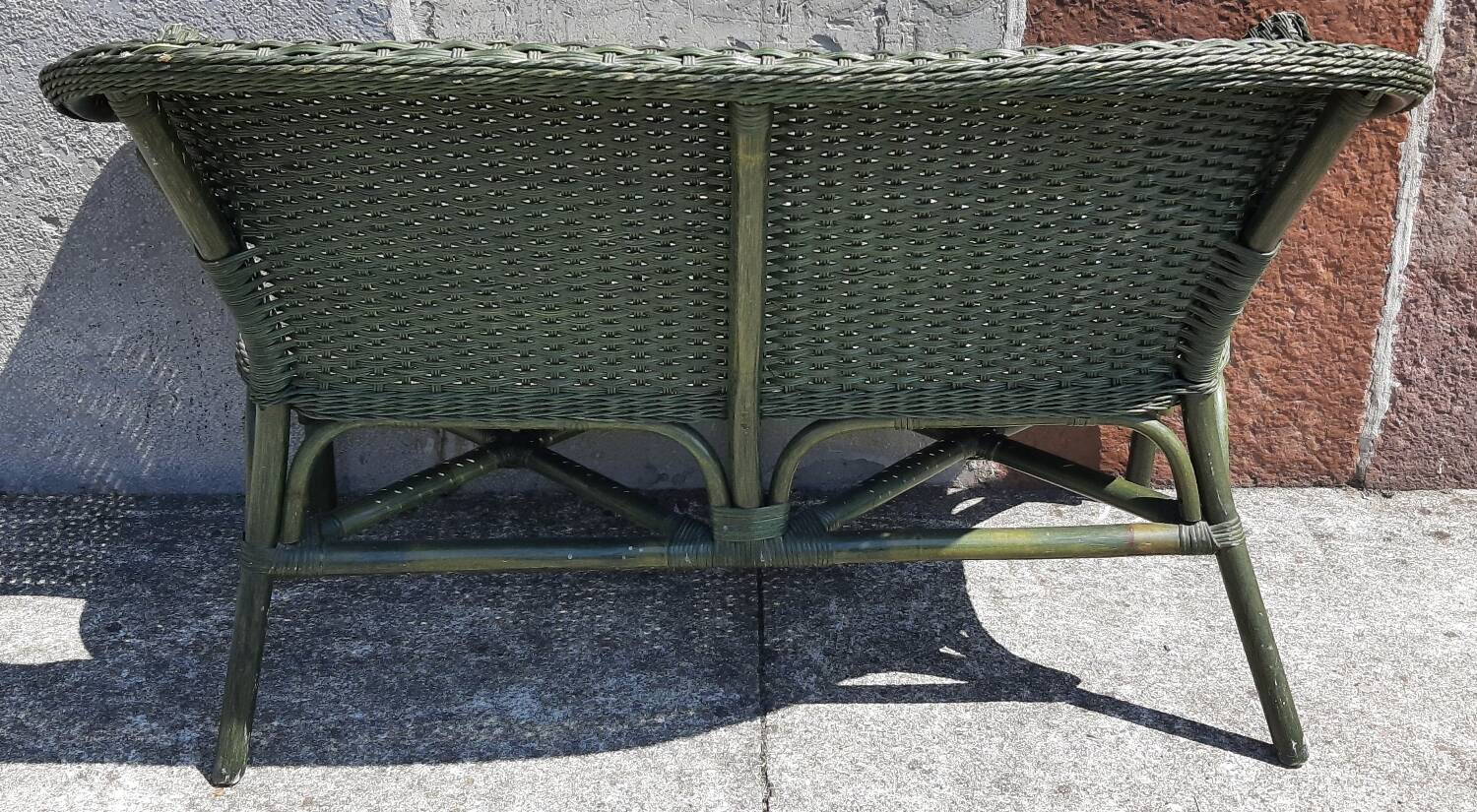Salon de jardin complet en rotin. (Sofa, fauteuils x 2, table basse)
