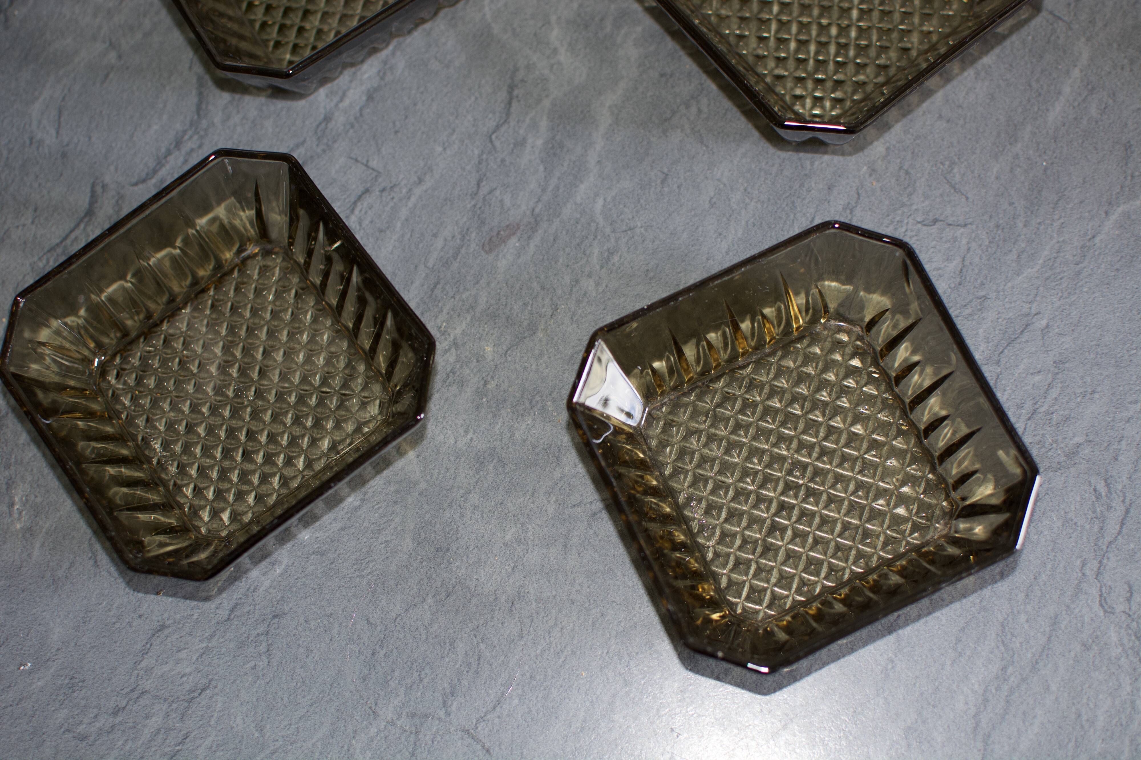 4 vintage cups Smoked glass