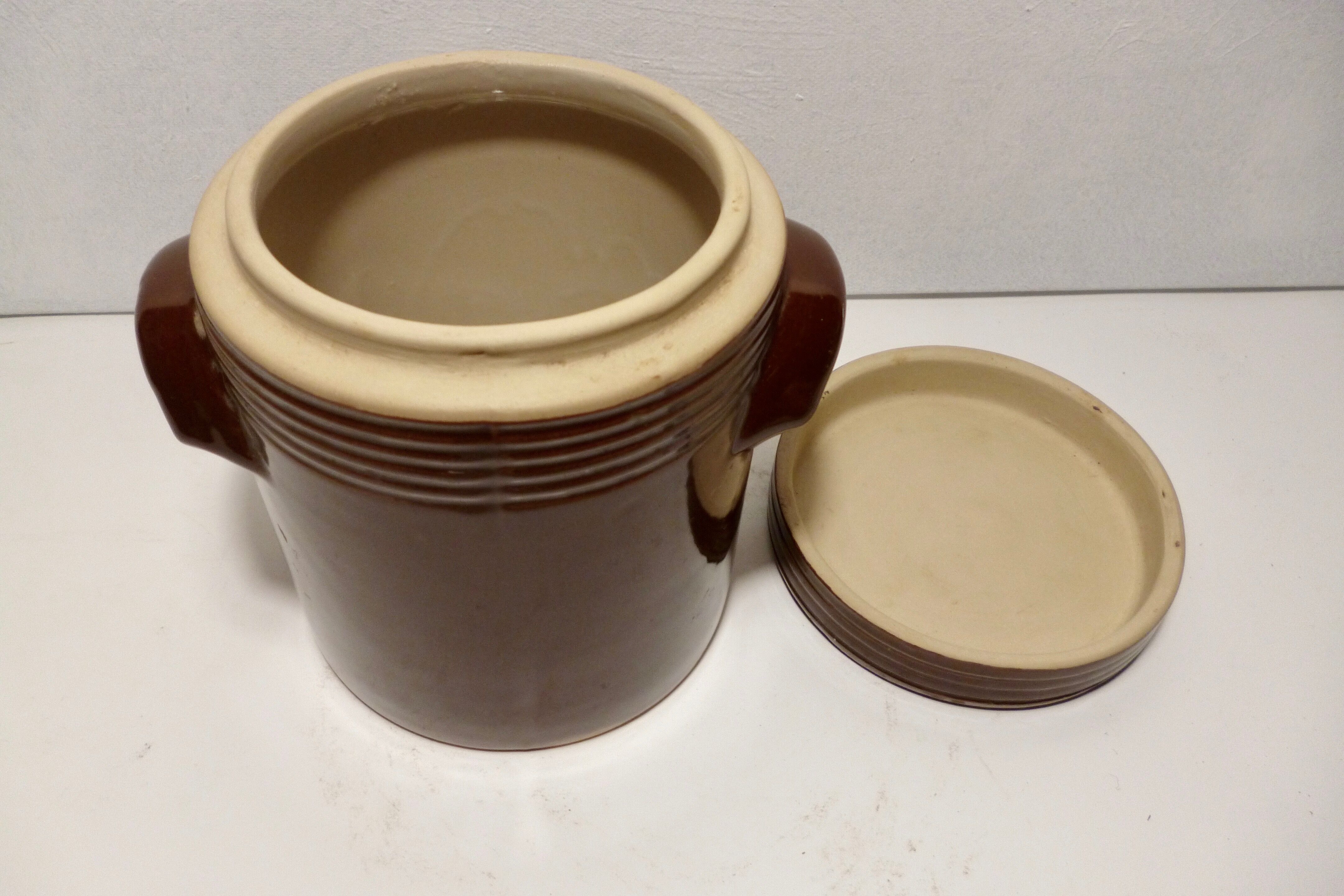 sandstone pot with lid