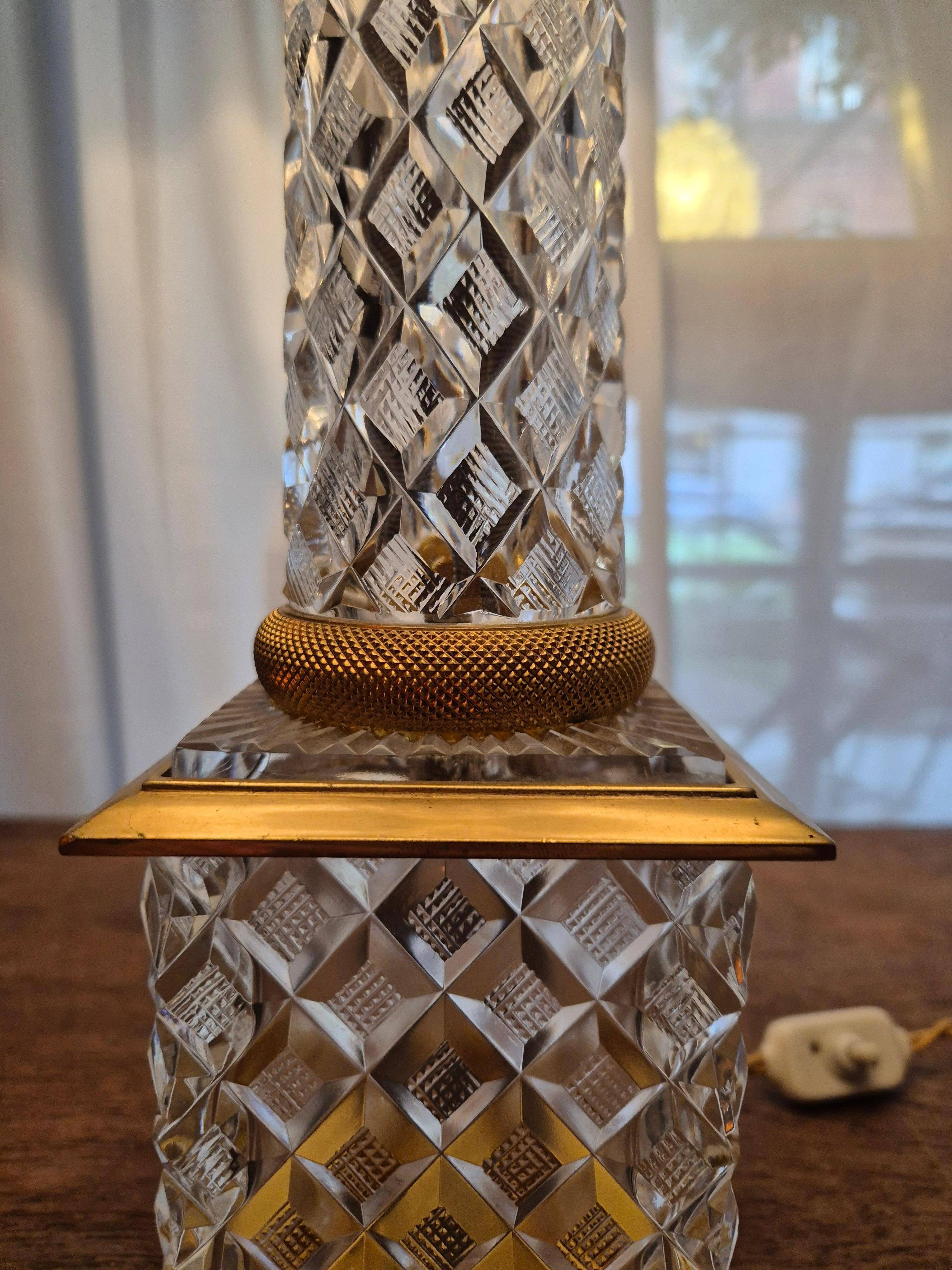 Pair of coloured table lamps, made of cut crystal and gilded bronze, in the Baccarat style.