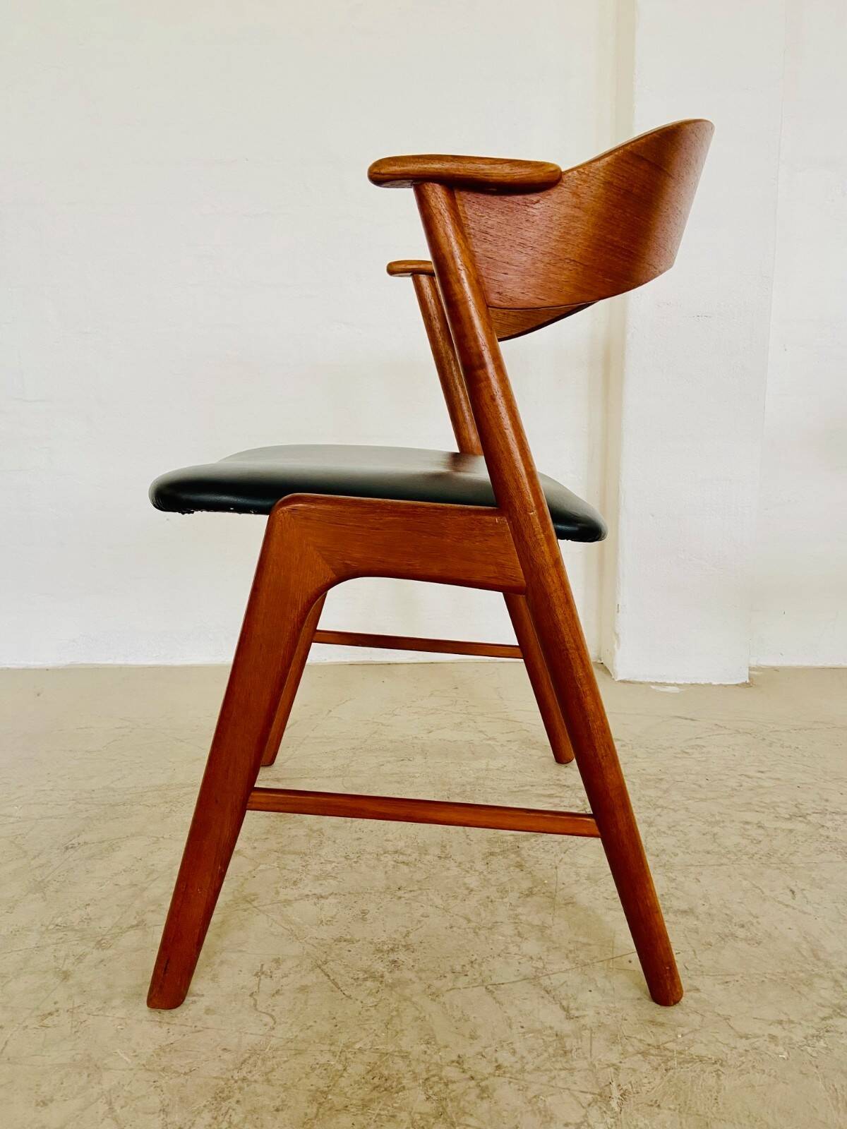 Danish vintage Kai Kristiansen model 32 chairs for Schou Andersens Møbelabrik